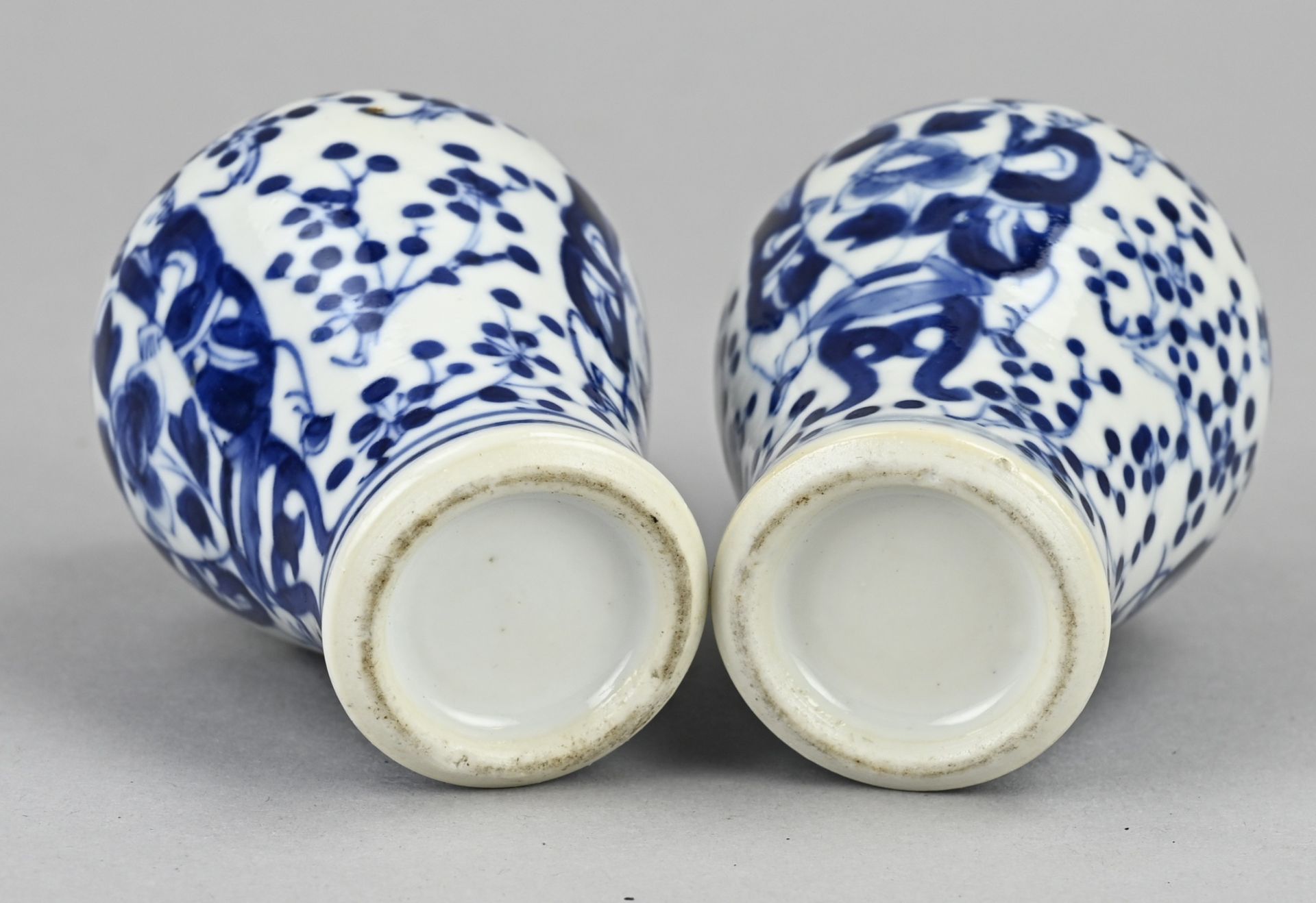 Two Chinese lidded pots, H 13 cm. - Bild 3 aus 3