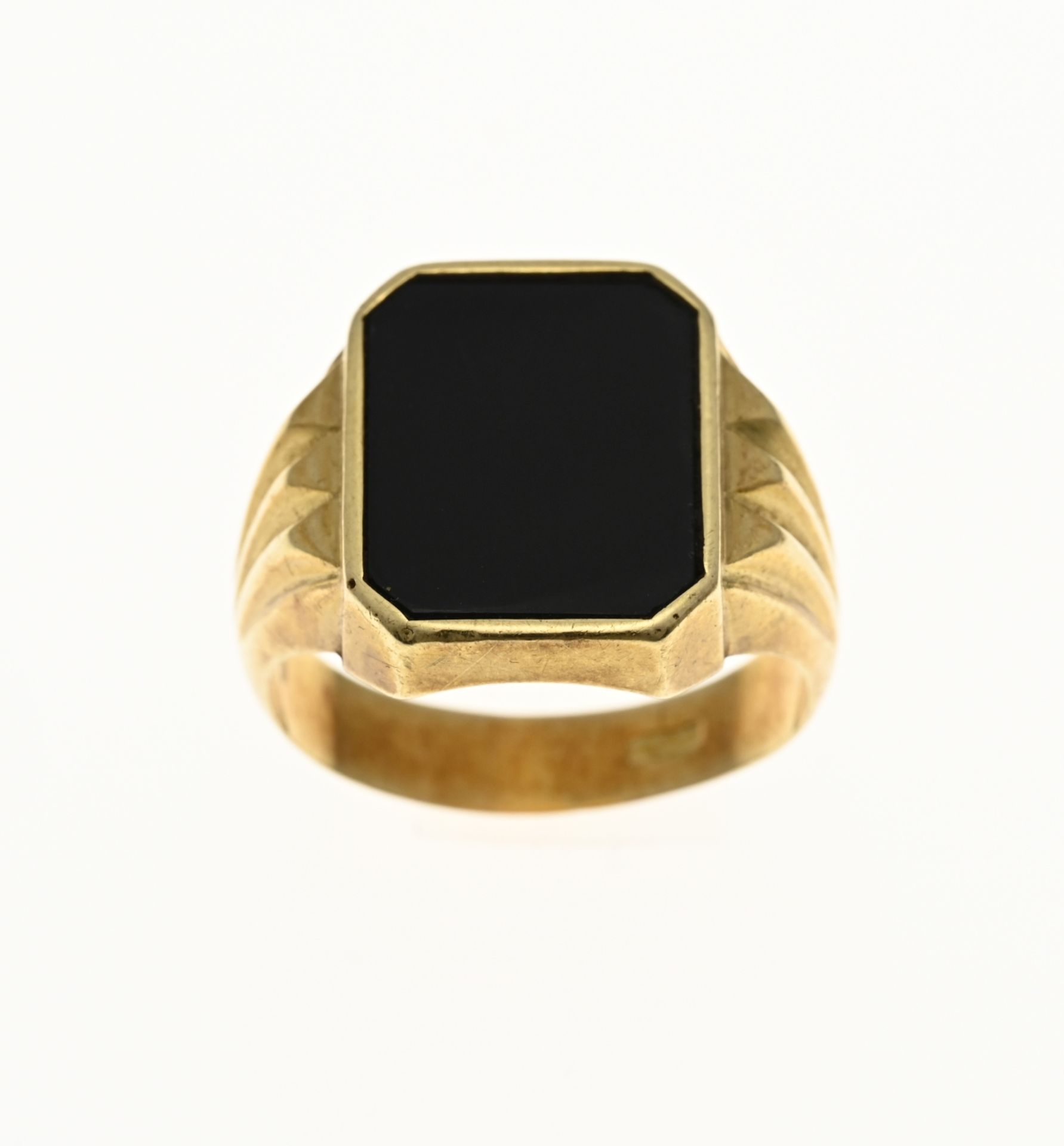 Gold men's ring with onyx