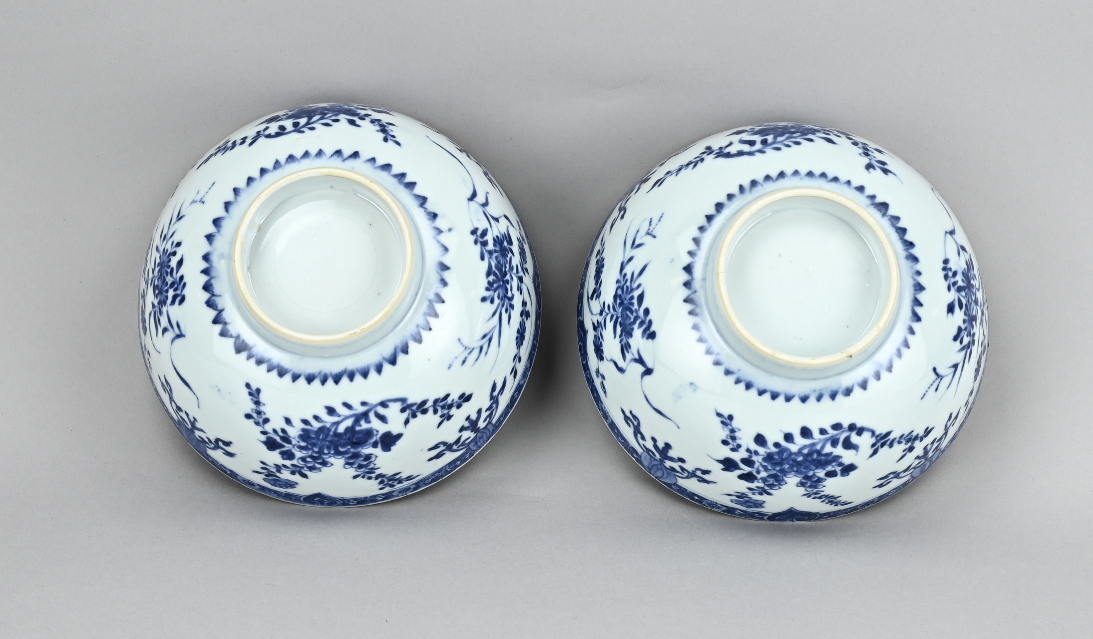 Pair of Chinese bowls Ã˜ 19 cm. - Image 3 of 3