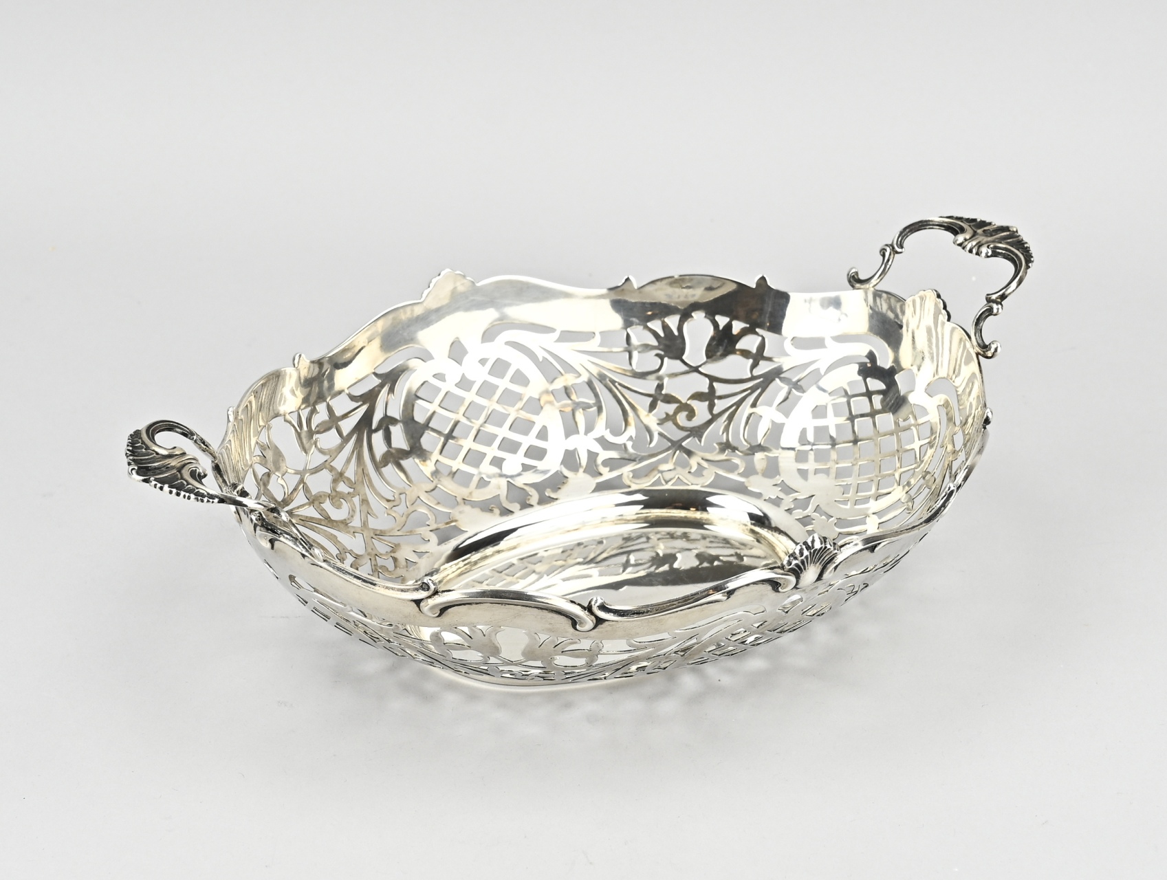 Silver bread basket - Image 2 of 2