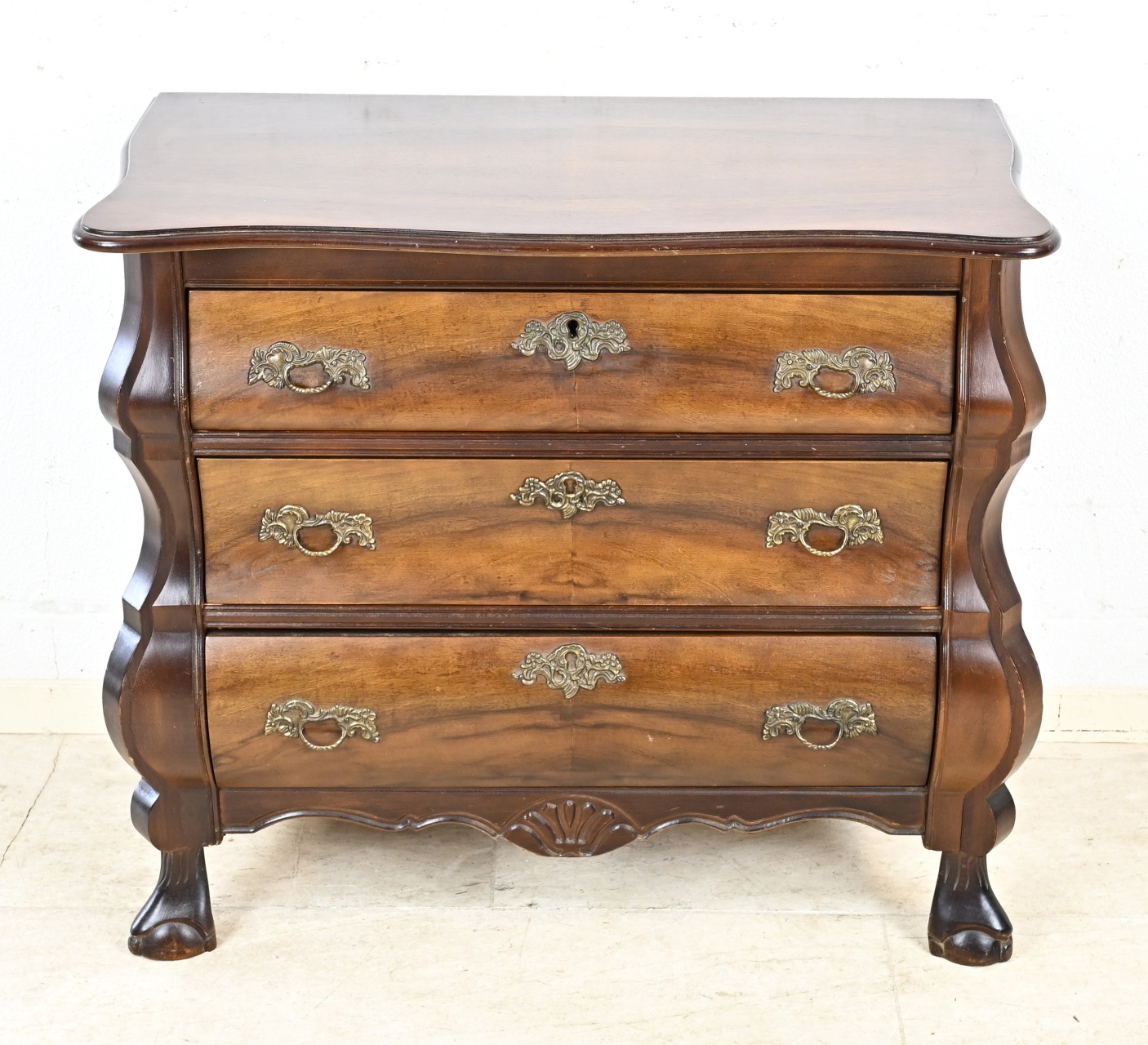 Baroque chest of drawers