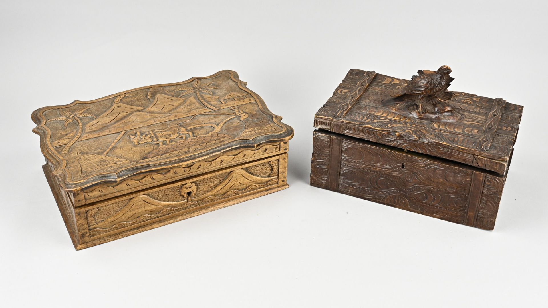 2x Antique lidded box