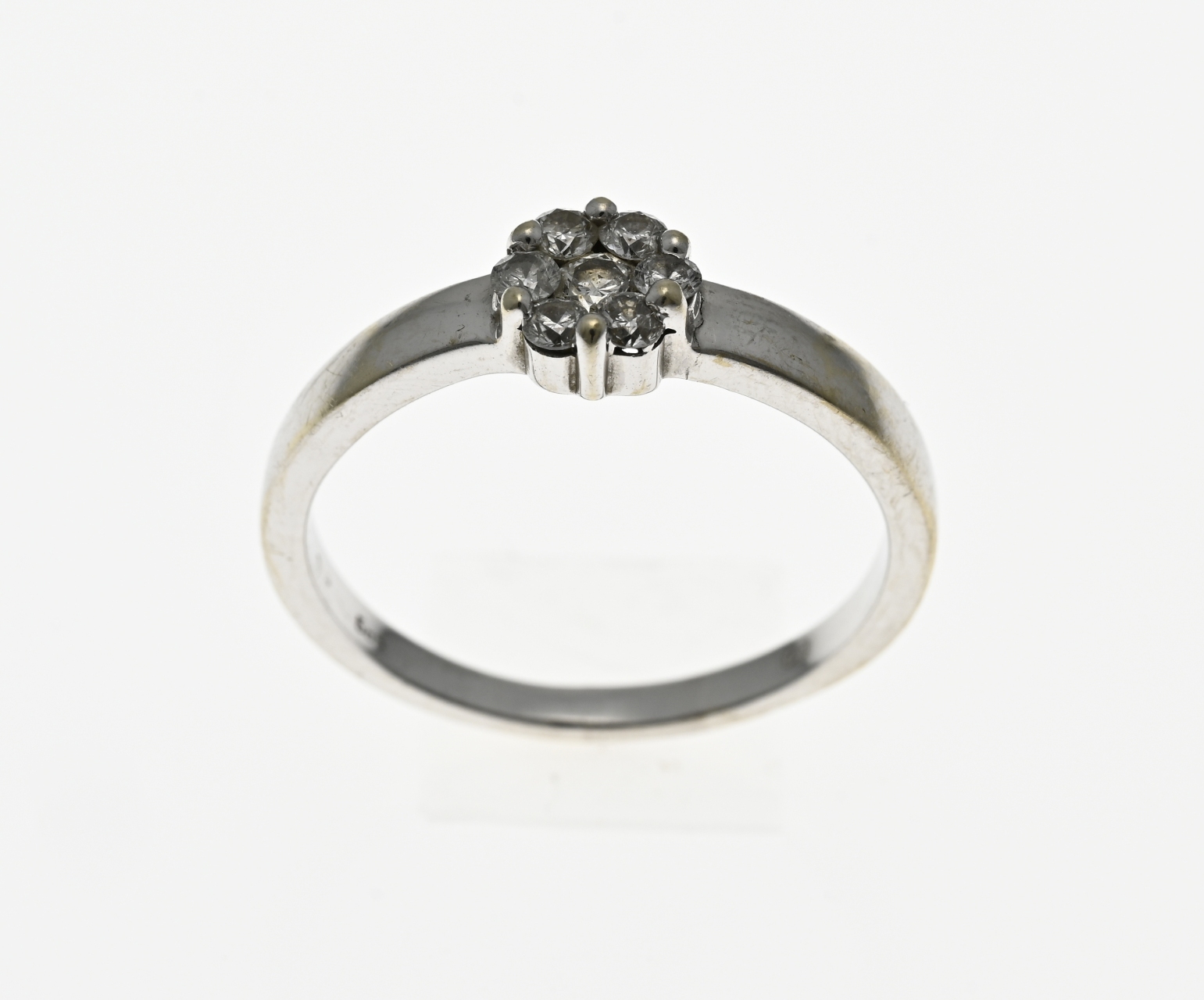 White gold ring with diamond