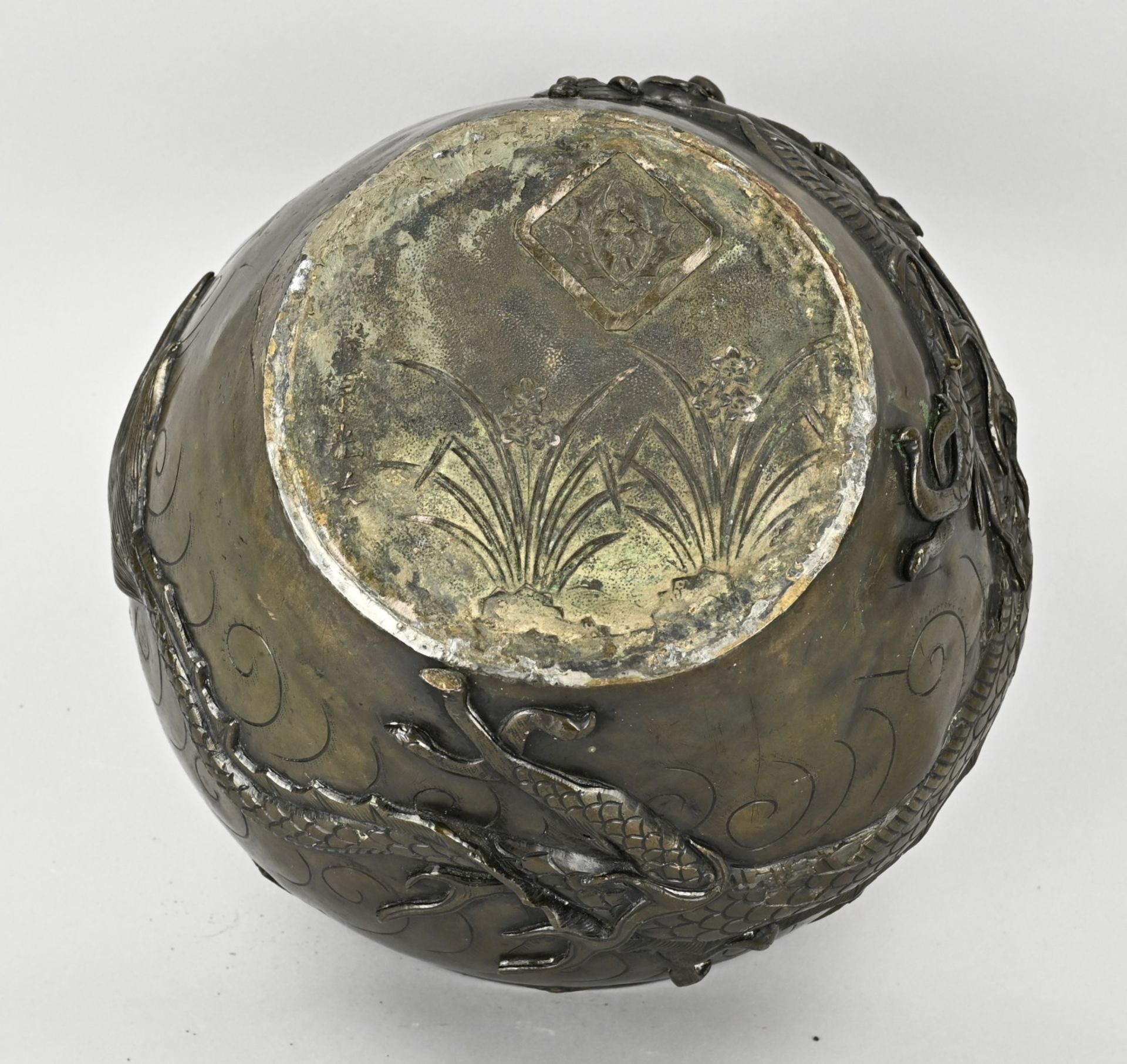 Japanese or Chinese bronze flower pot Ã˜ 25 cm. - Image 2 of 2