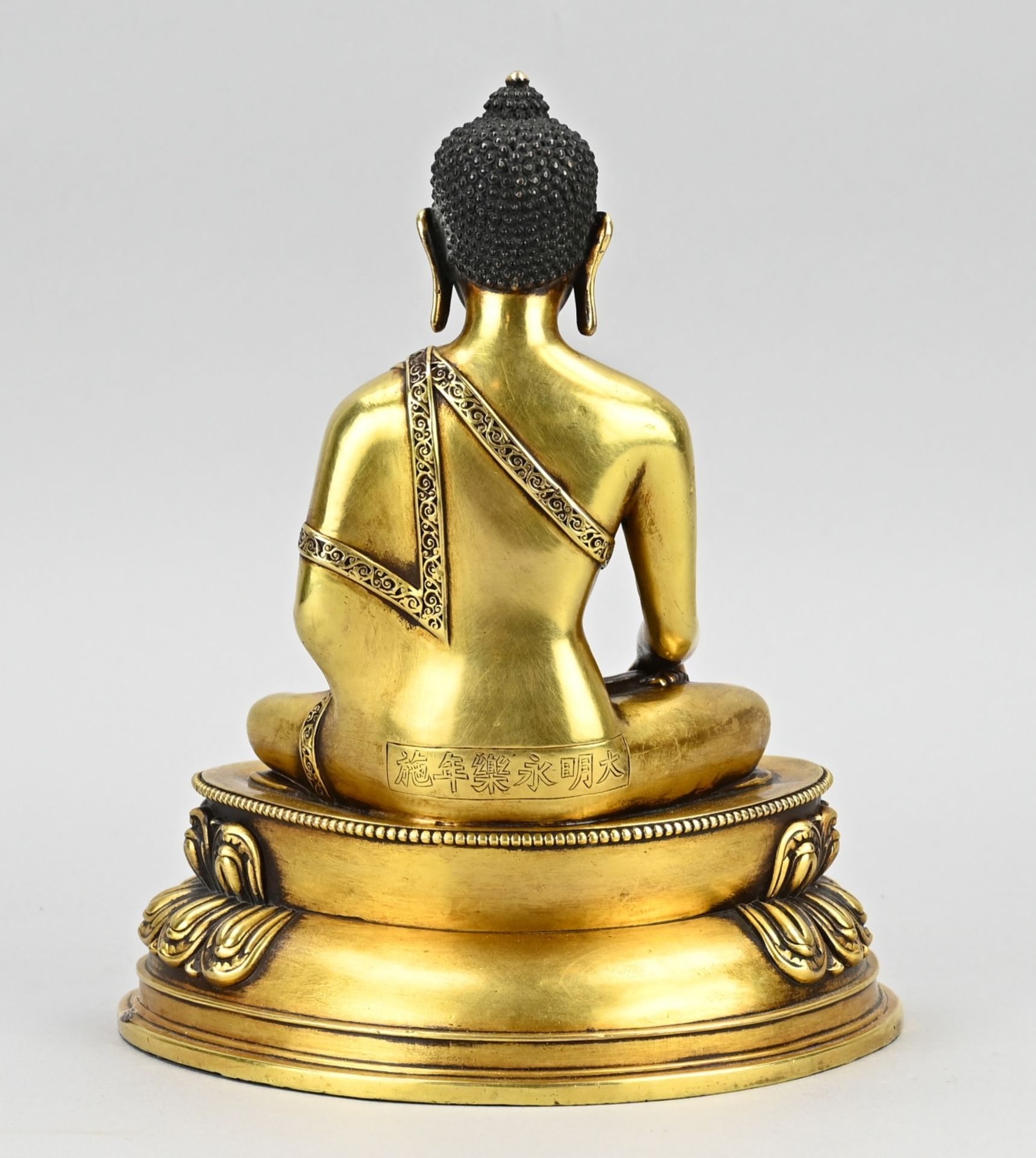 Chinese bronze Buddha, H 23 cm. - Image 2 of 3