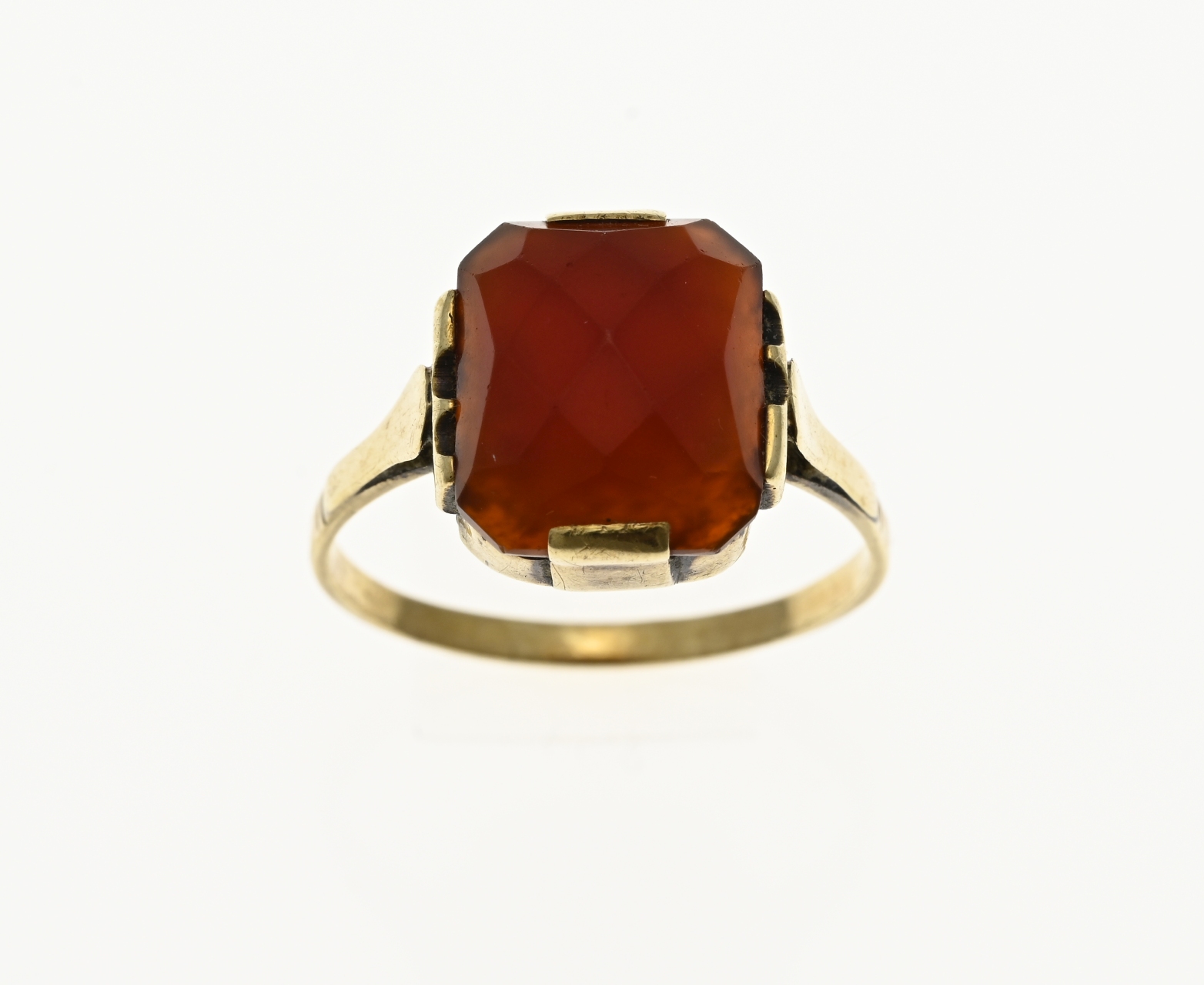 Gold ring (carnelian)