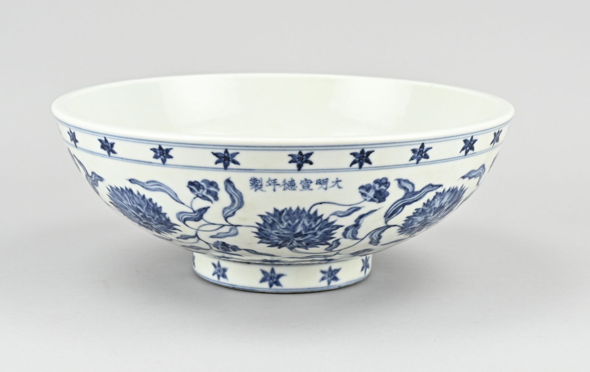 Chinese bowl Ã˜ 28.3 cm.