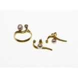 Gold ring and stud earrings with pearl and diamond