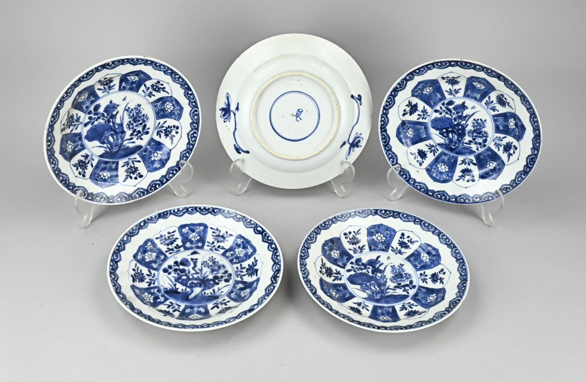 Set of 5 Kang Xi plates Ã˜ 21 cm.