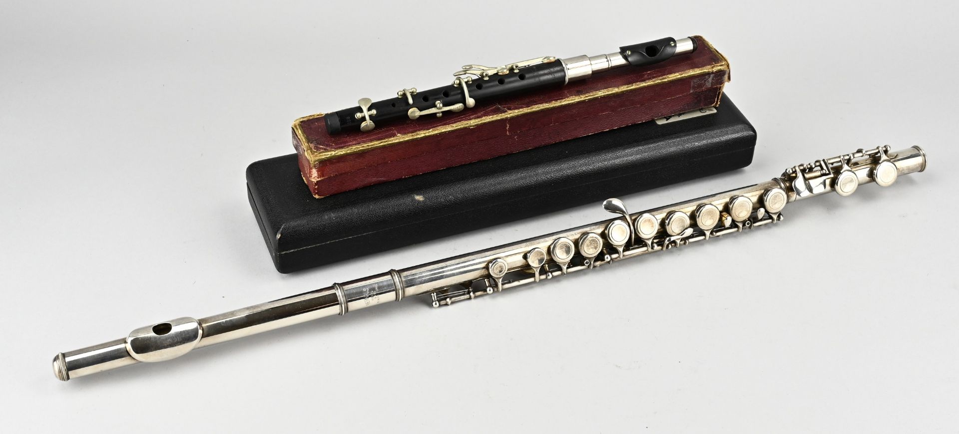 2x Flute instrument