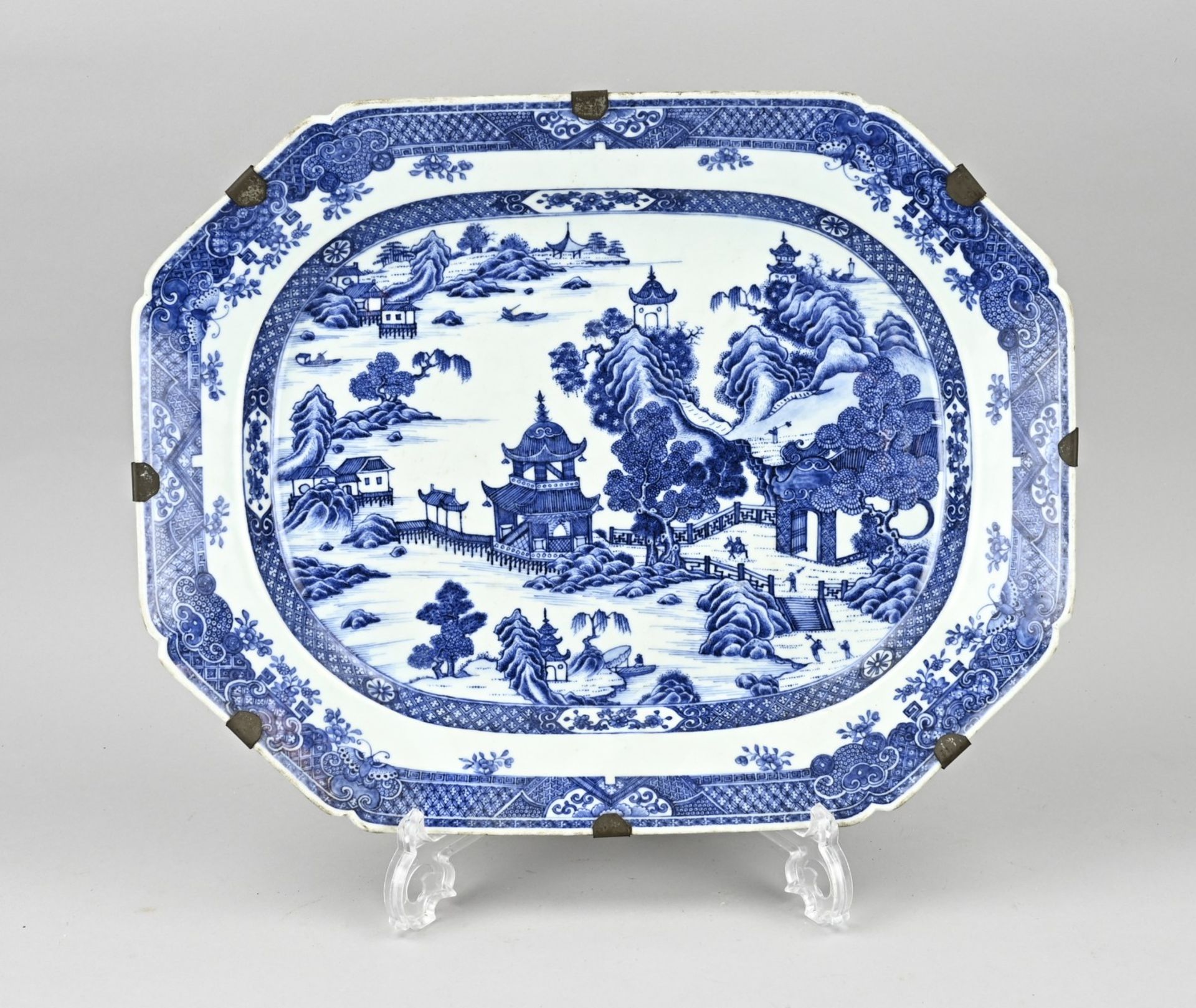 Large Chinese meat dish, 40 x 32 cm.