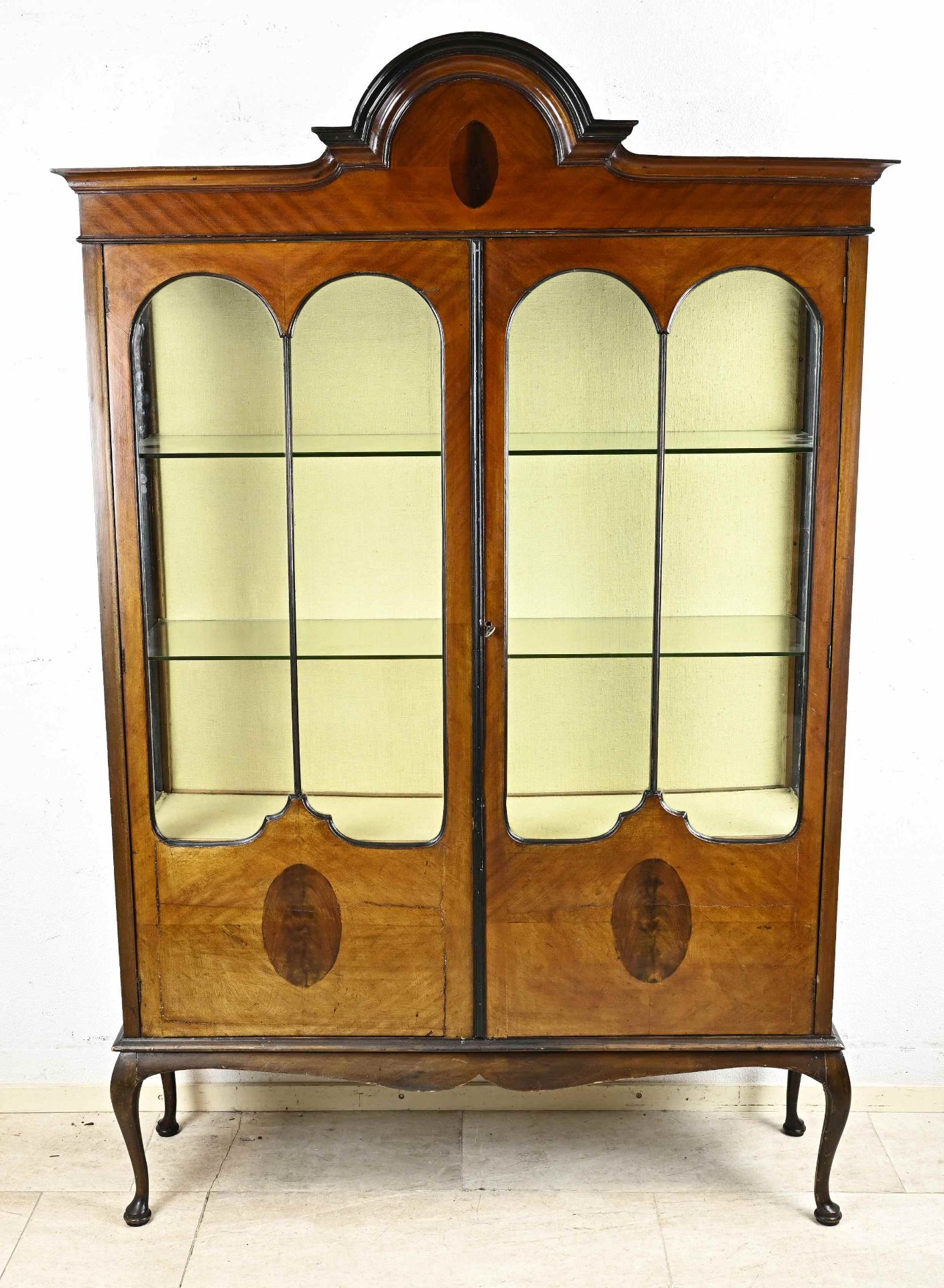 English display cabinet