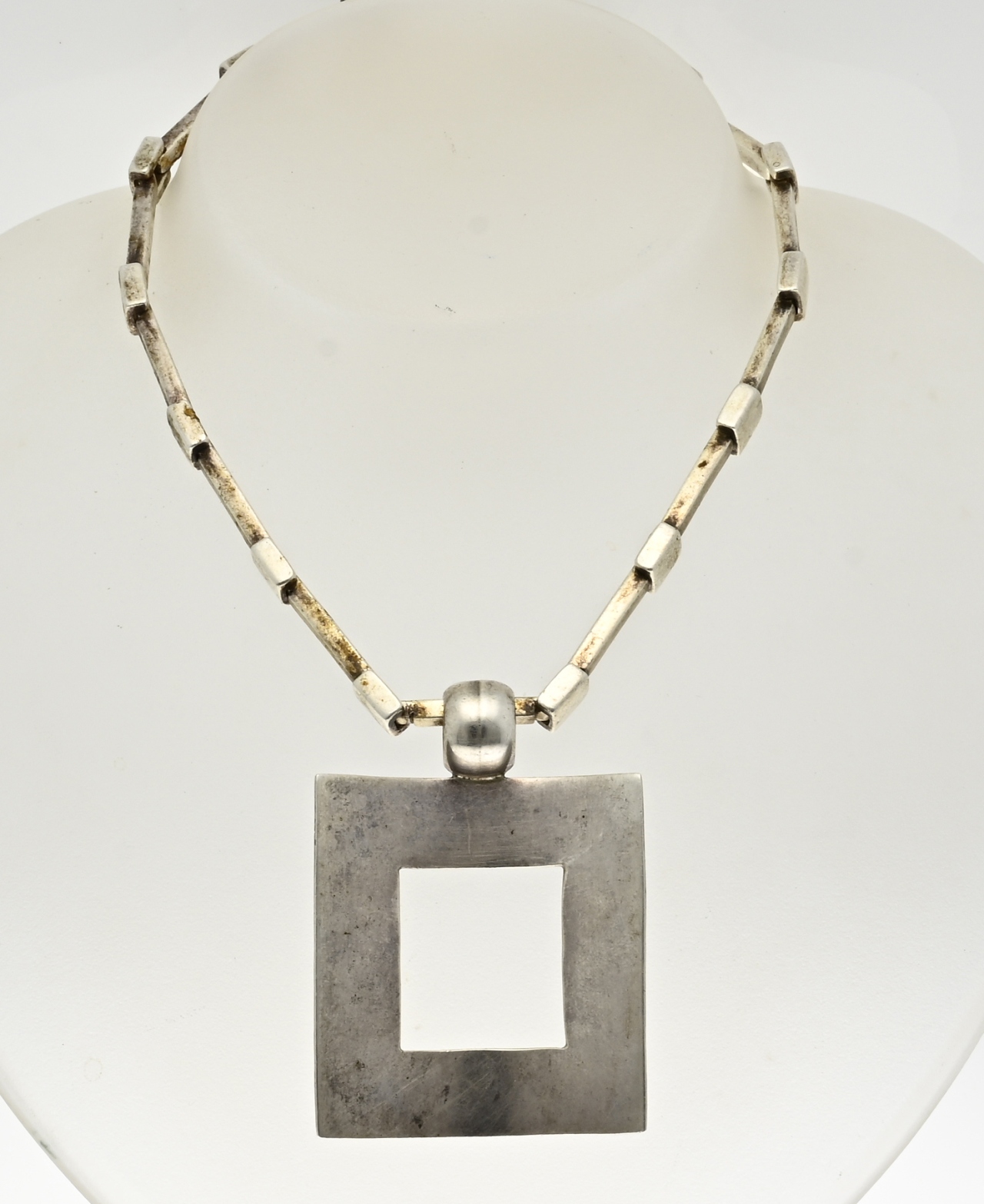 Silver choker with pendant