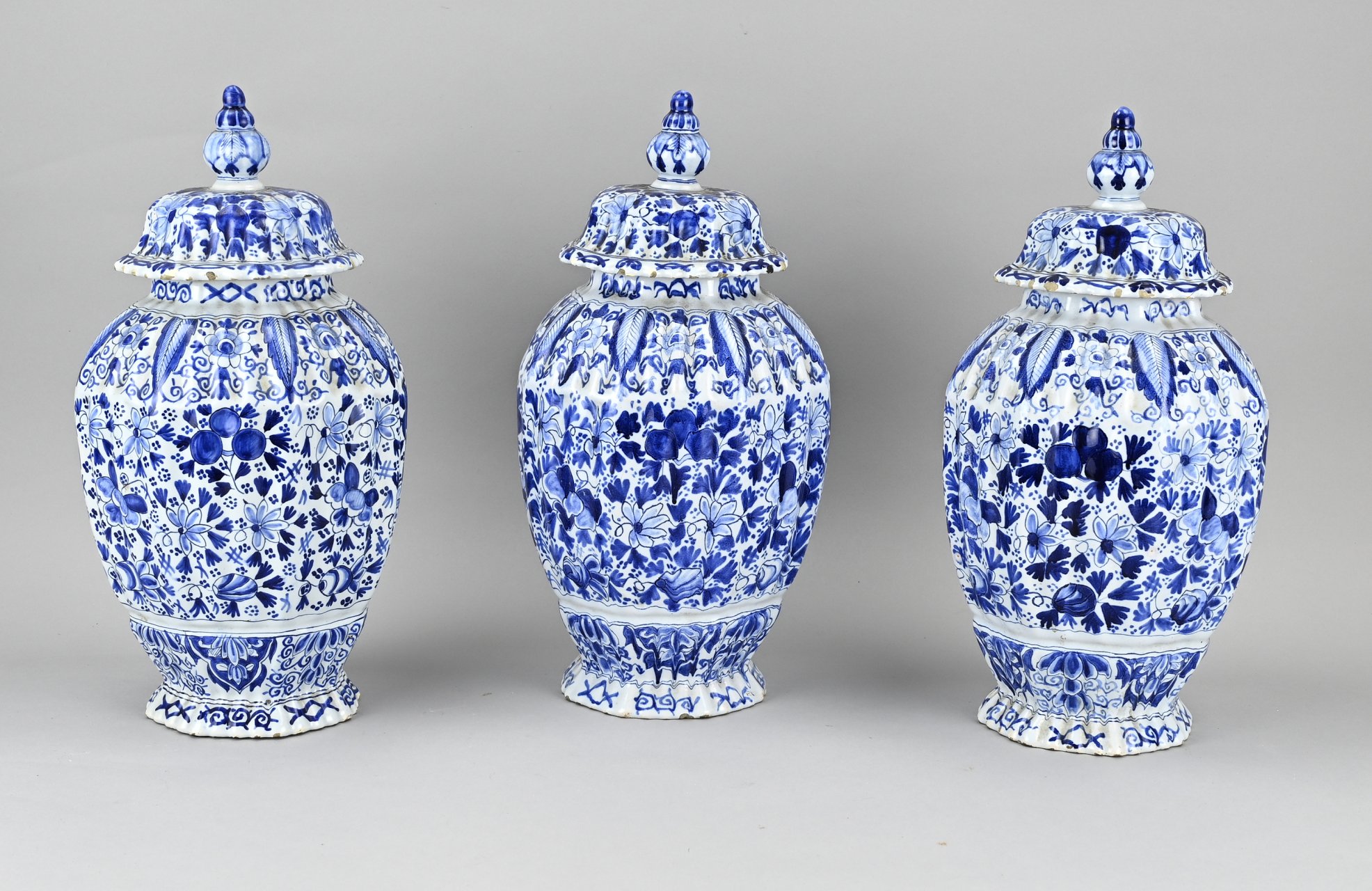 3x Delft lidded pot, H 35 cm.