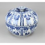 Chinese lidded jar Ã˜ 27.5 cm.