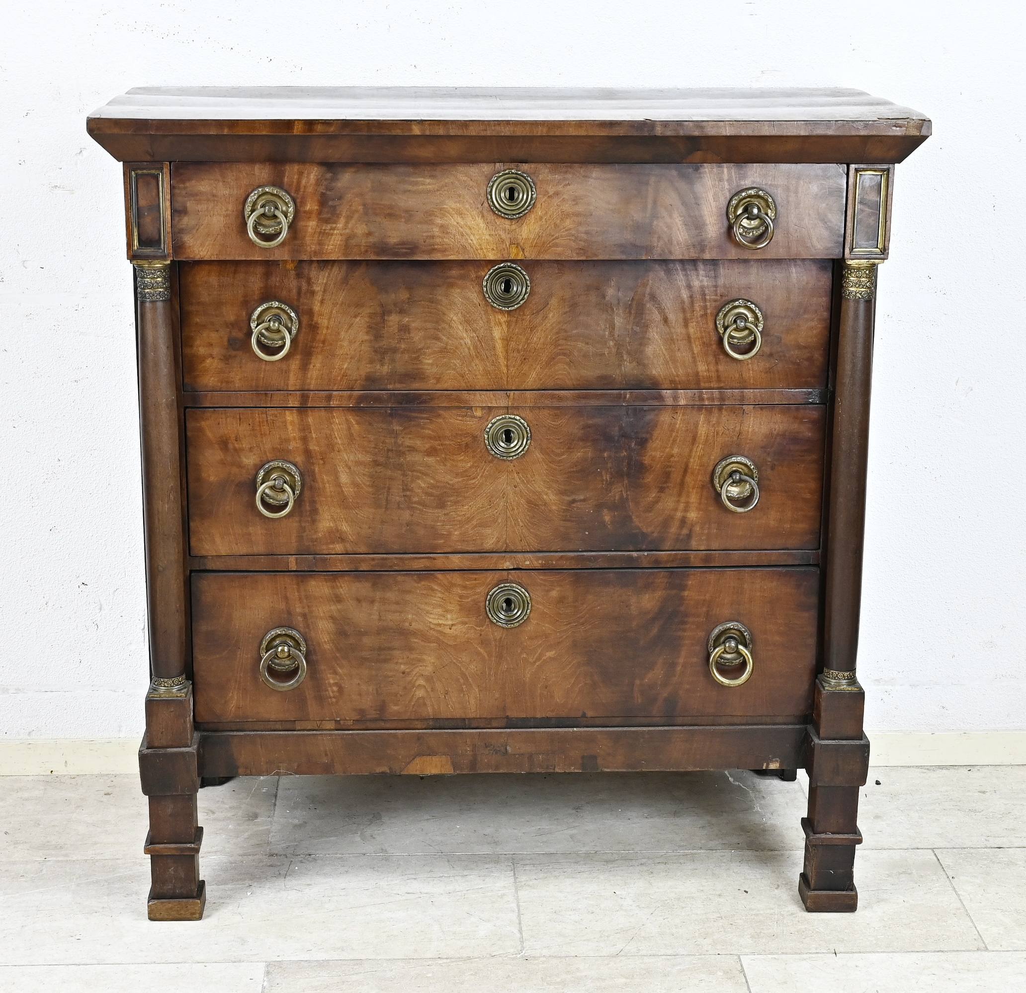 Mahogany drawers-chest