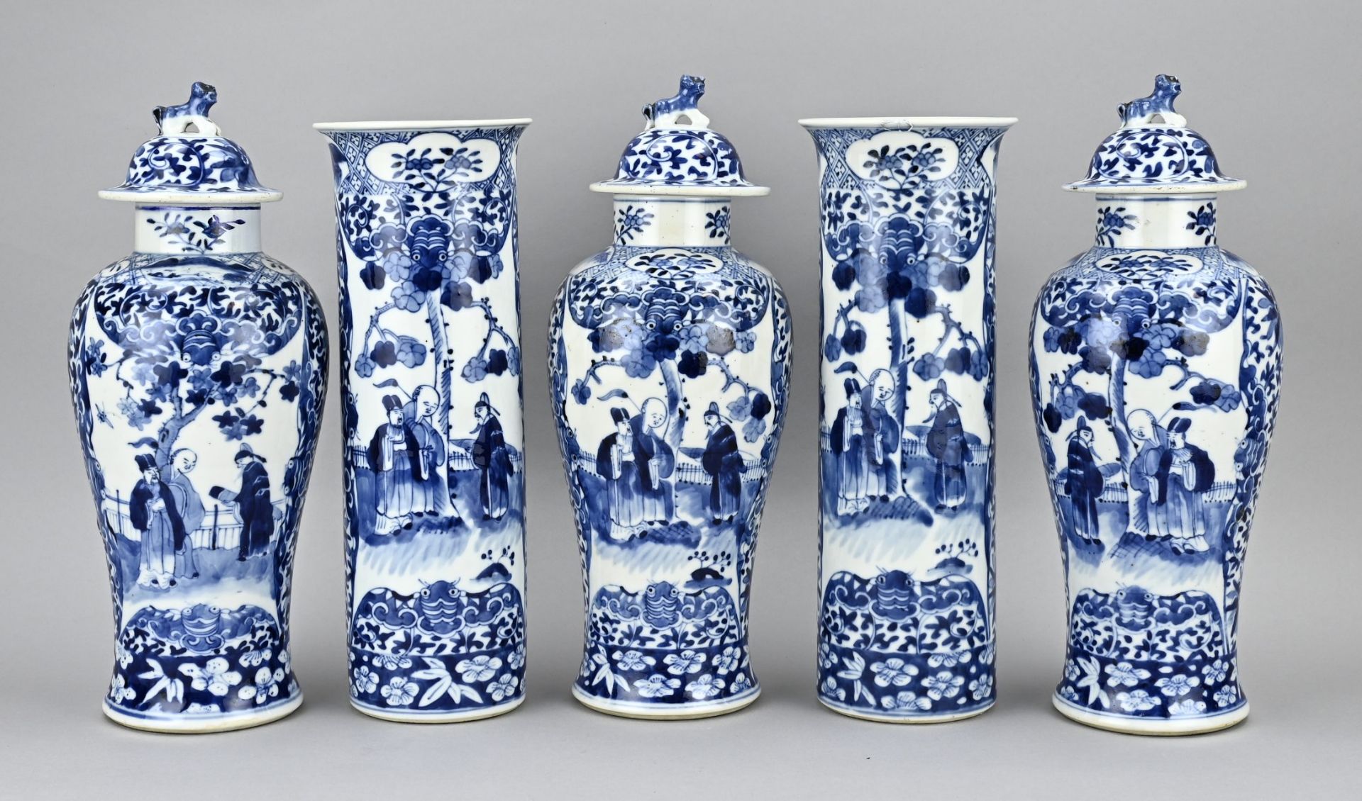 5-piece Chinese cabinet set, H 31 - 34 cm.