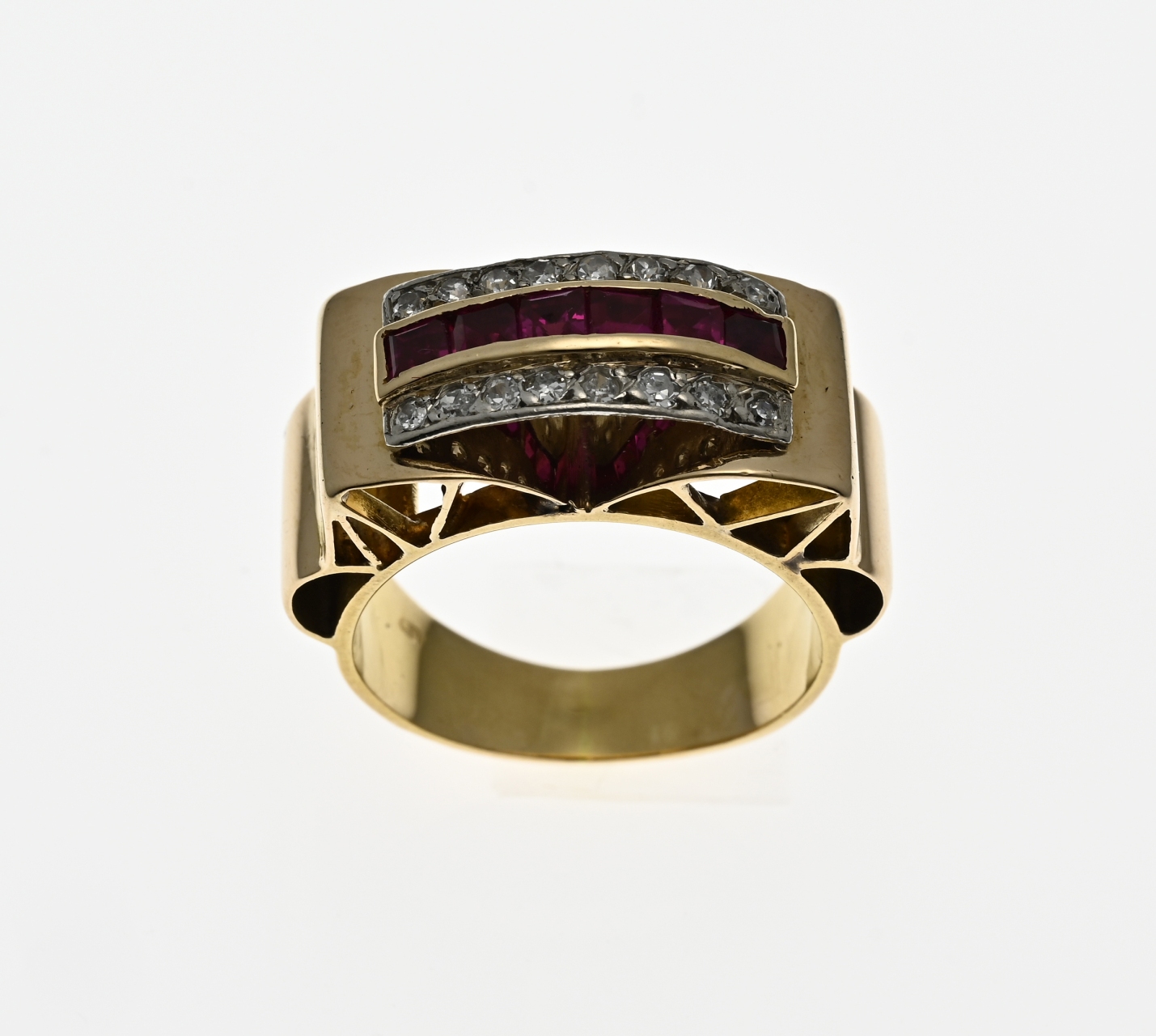 Gold ring with ruby and diamond