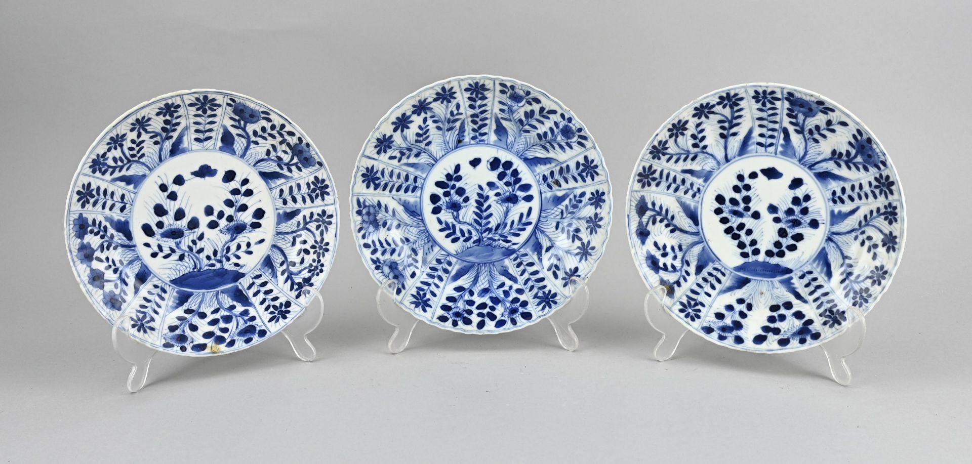 Three Chinese plates Ã˜ 20.6 cm.