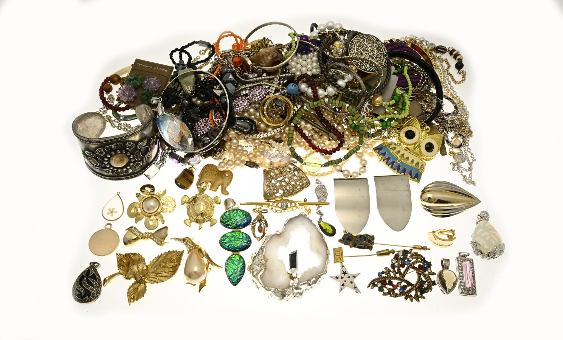 Lot of various jewelry