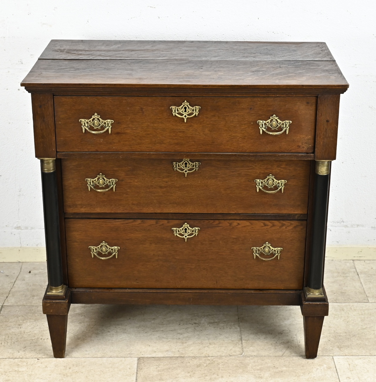 Louis Seize chest of drawers, 1800