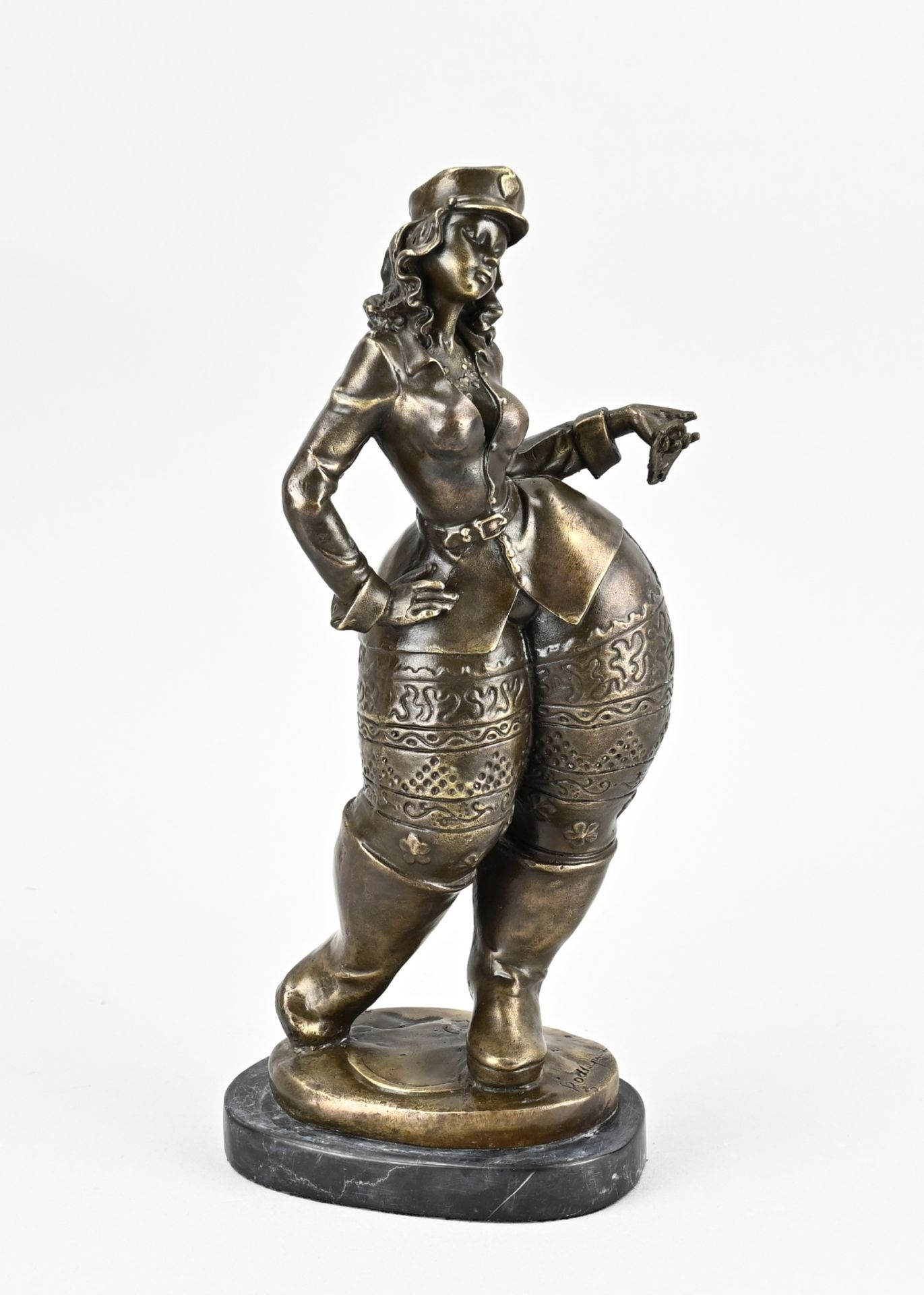 Bronze statue, Woman with cap