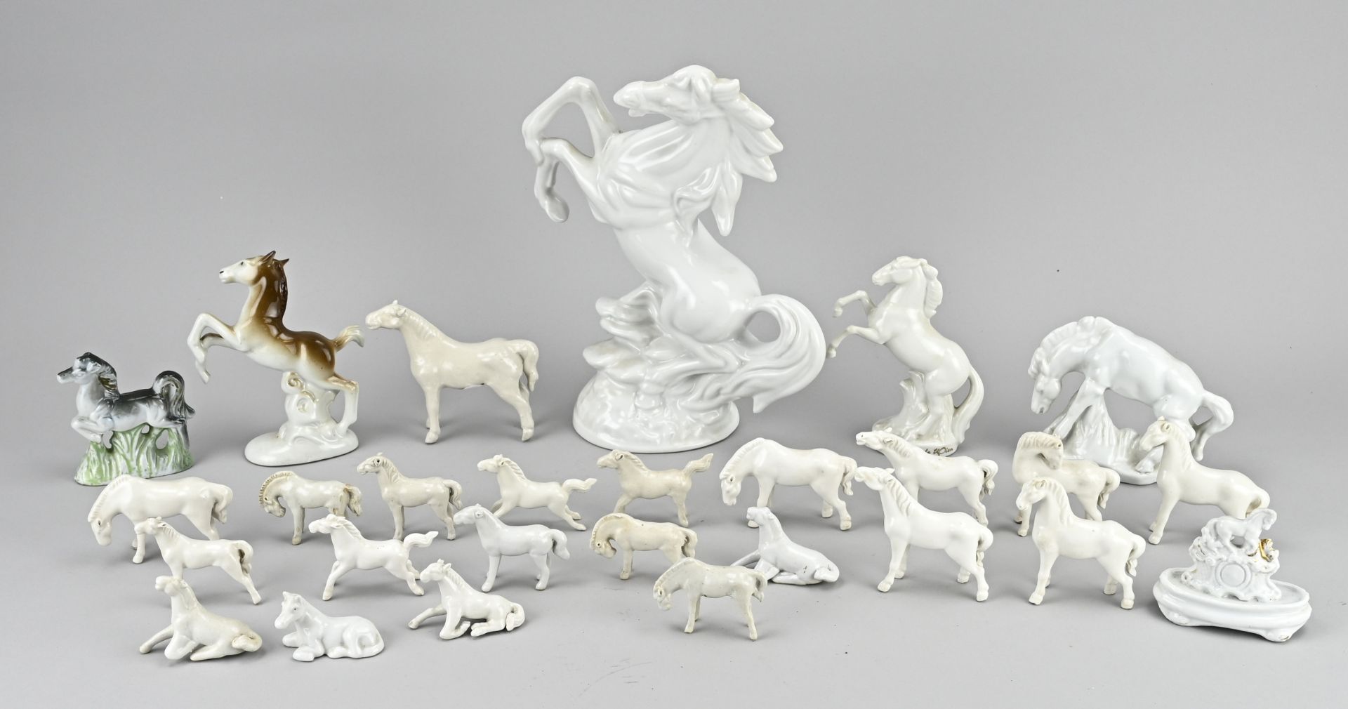 Lot of porcelain horses (27x)