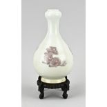 Chinese knob vase + console, H 20.5 cm.