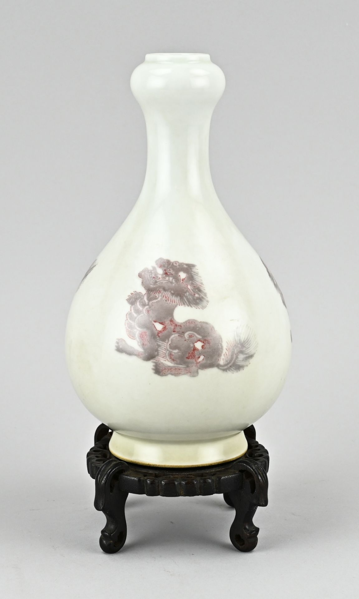 Chinese knob vase + console, H 20.5 cm.