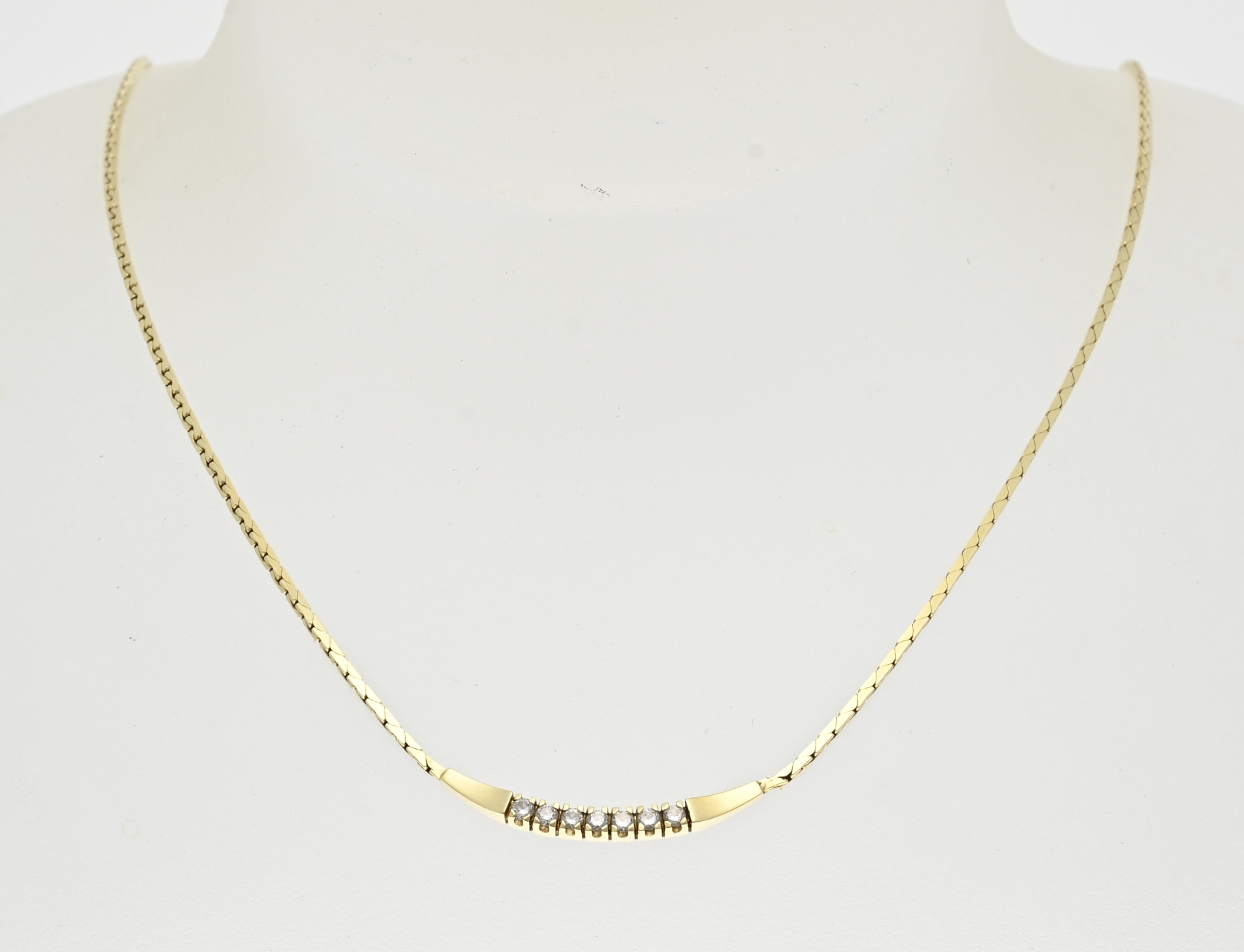 Gold choker diamond