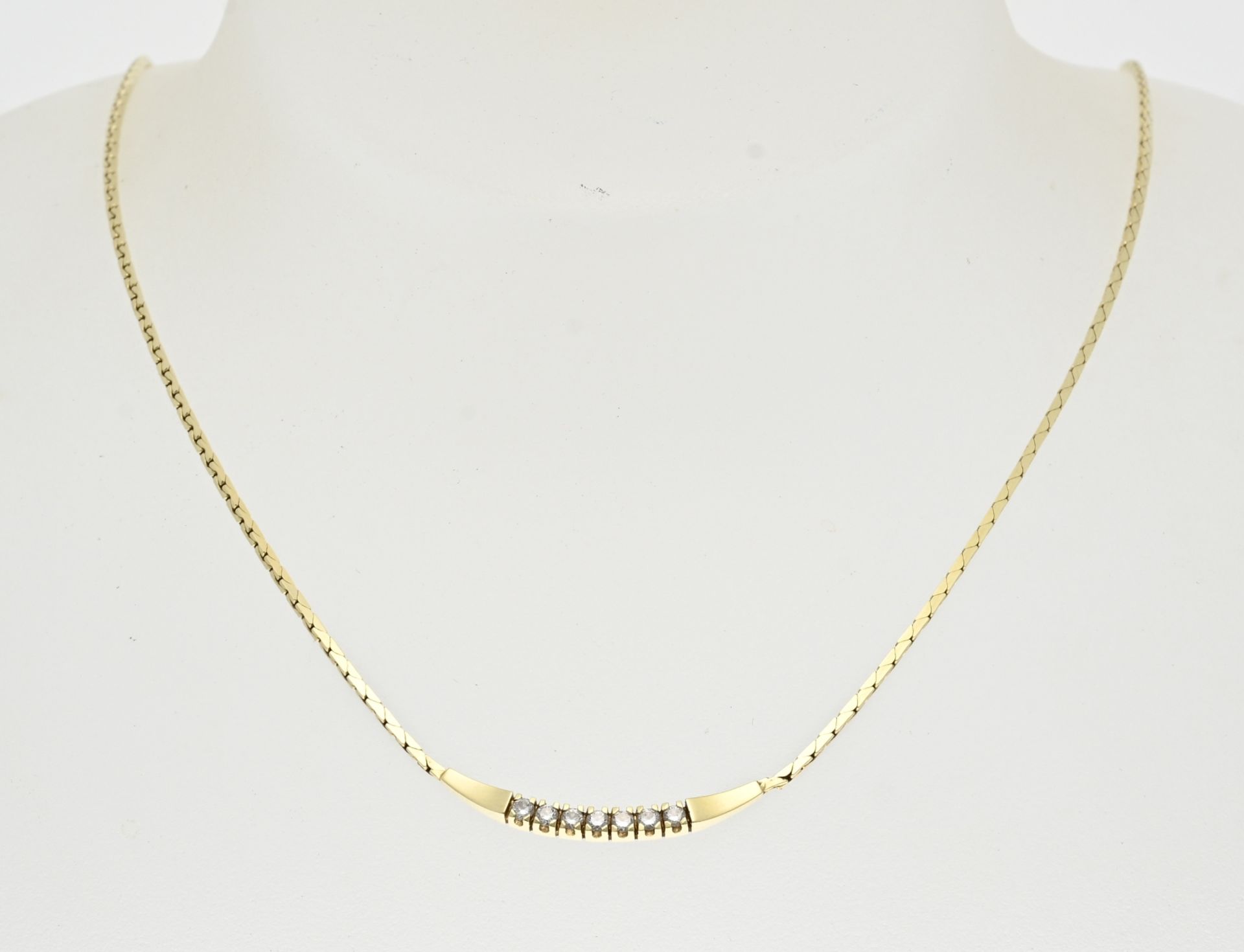 Gold choker diamond