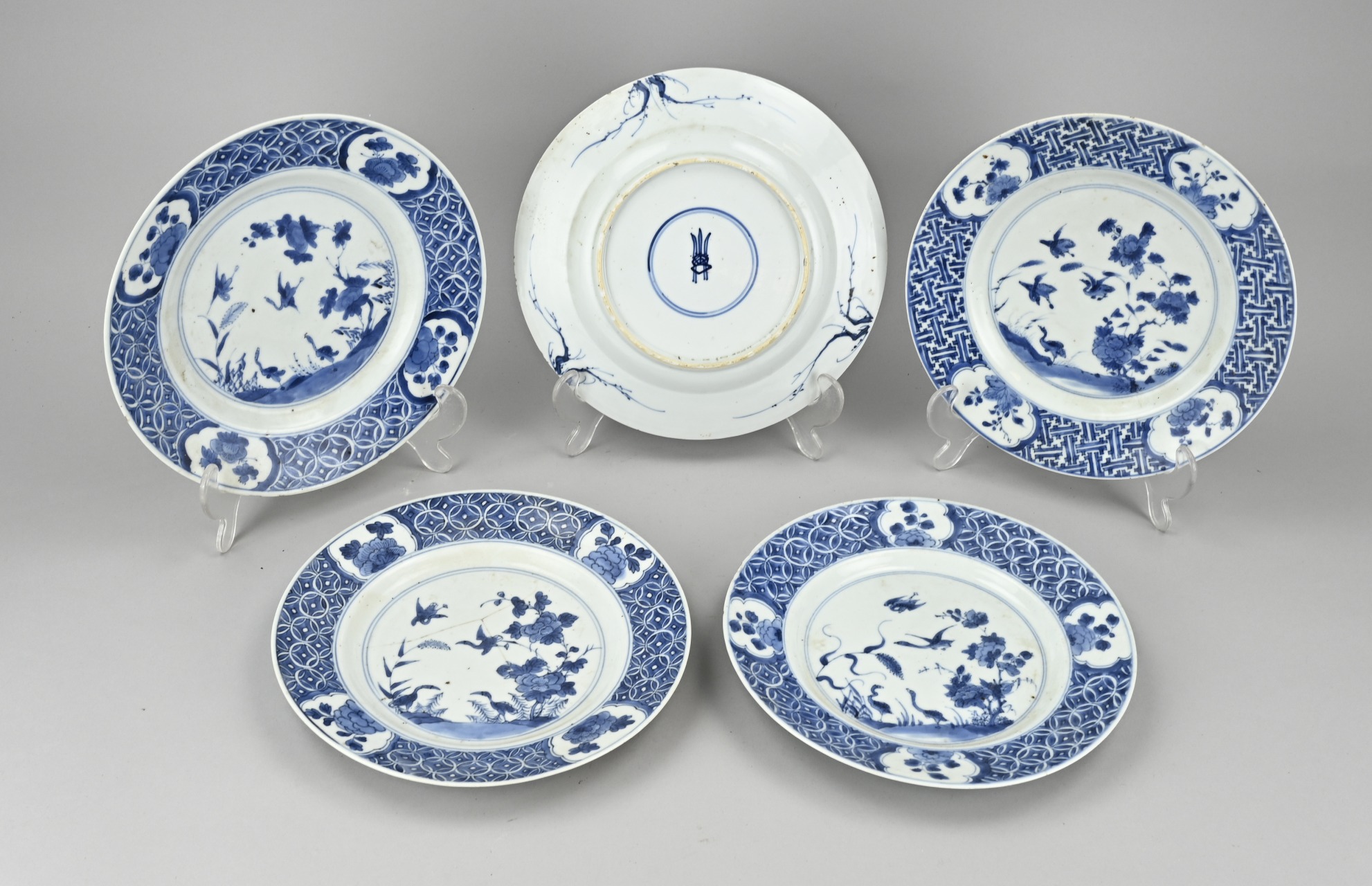 Set of 5 Kang Xi plates Ã˜ 21.7 cm.