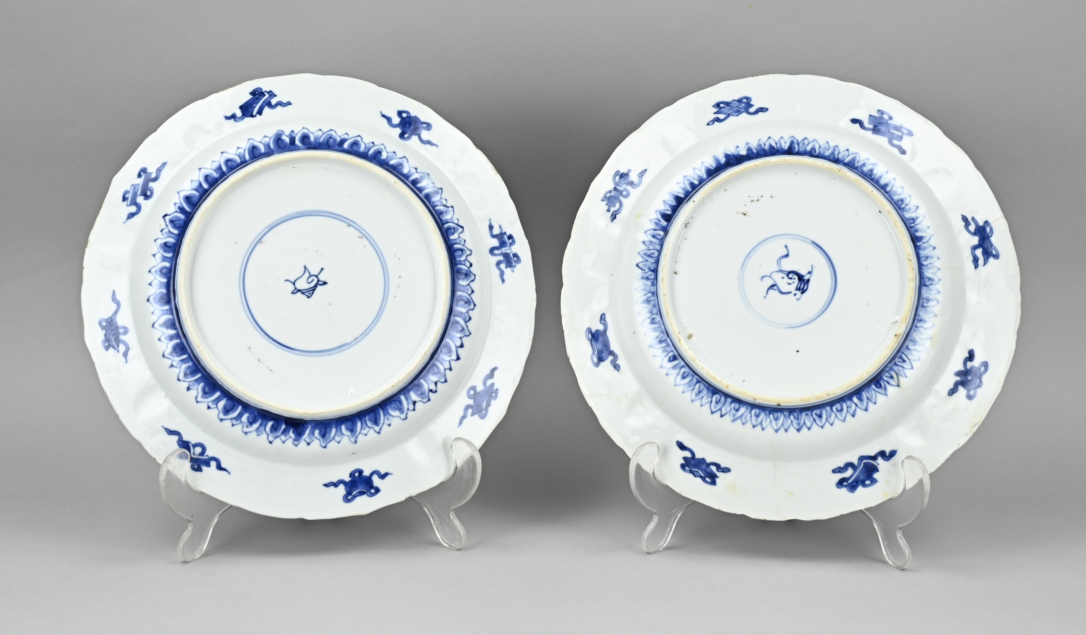 2x 17th - 18th Century Kang Xi plate Ã˜ 24.6 cm. - Image 2 of 2