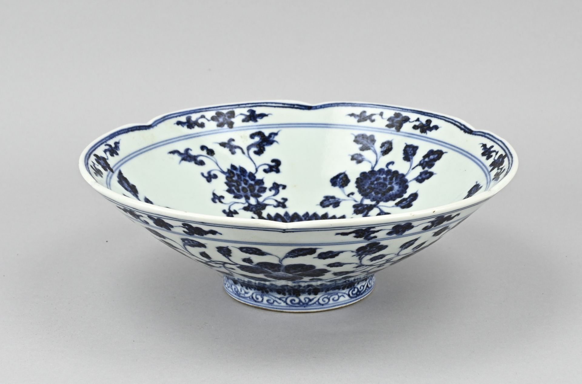 Large Chinese bowl Ã˜ 28 cm.