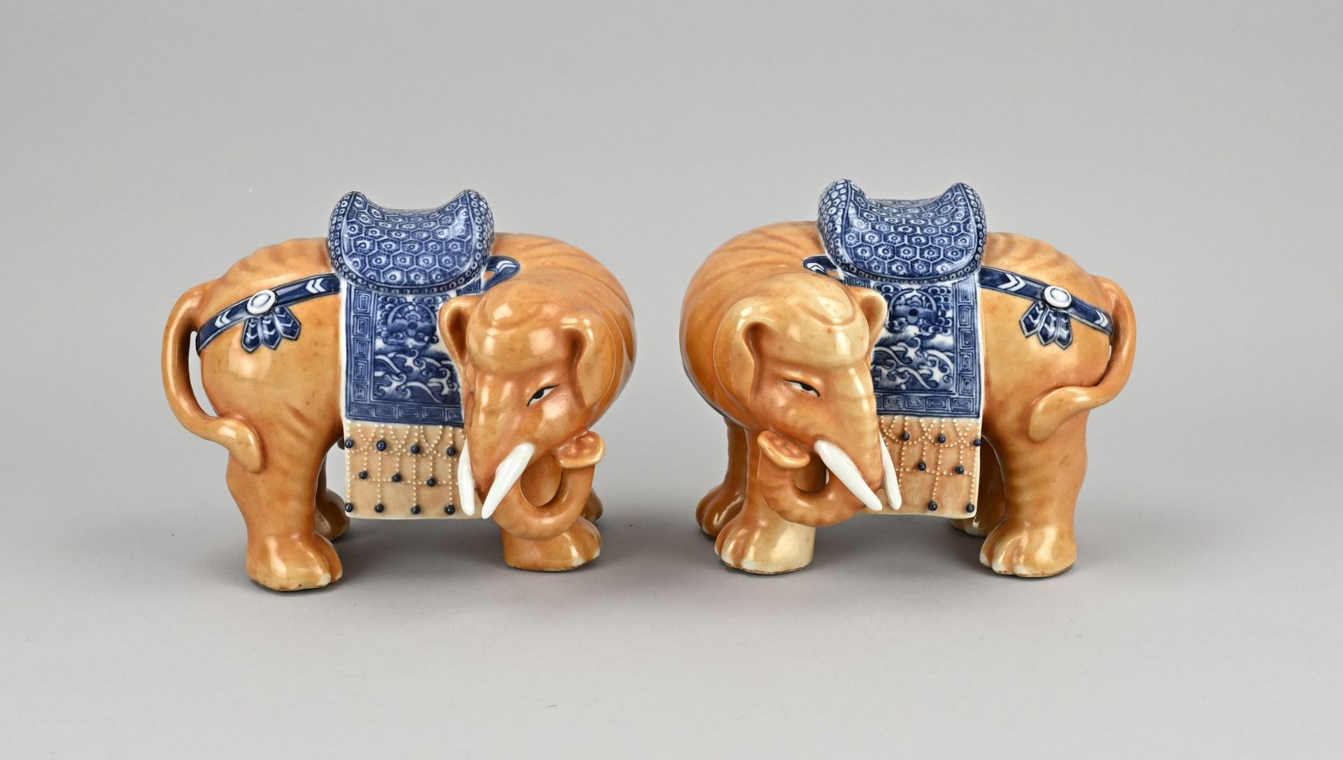 Set of elephants