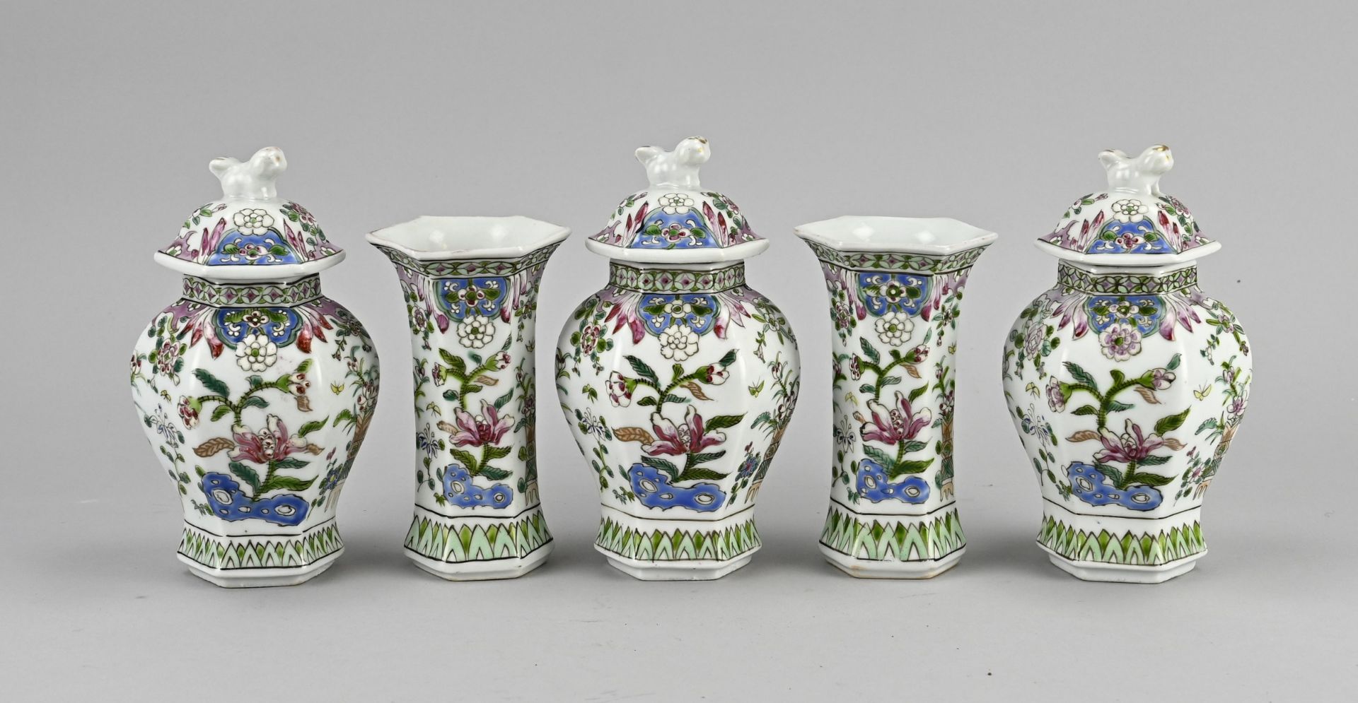 5-piece Chinese cabinet set, H 13 - 17 cm.