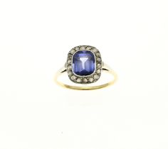 Gold ring with sapphire