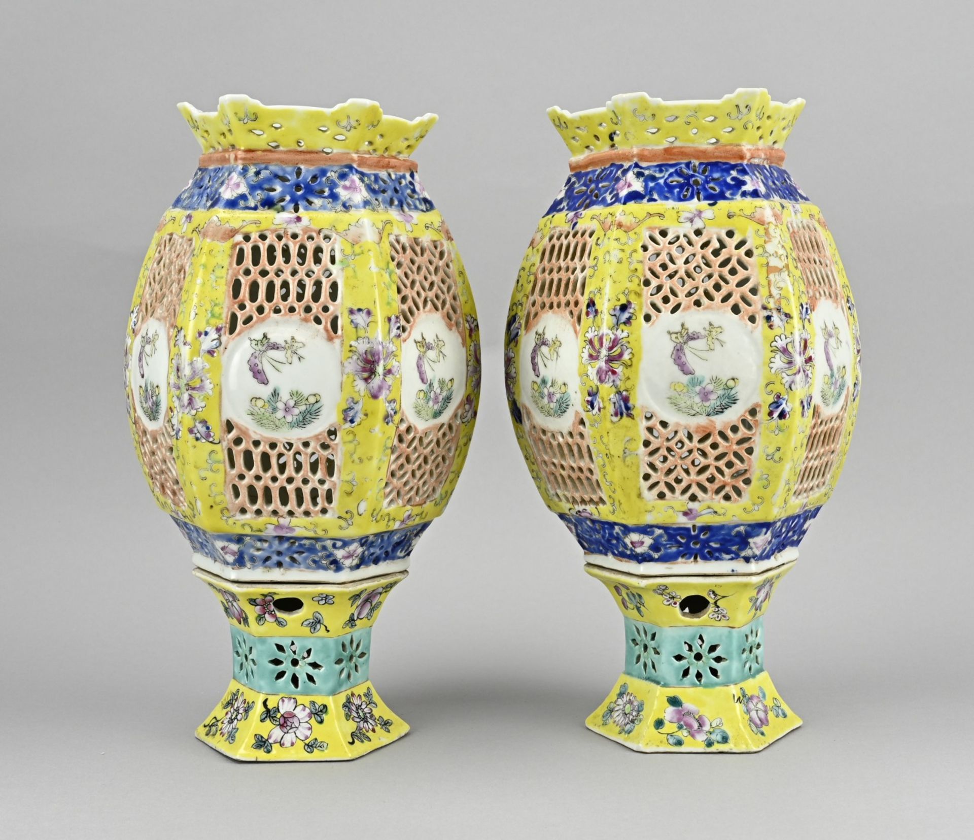 Pair of Chinese lanterns - Image 2 of 3
