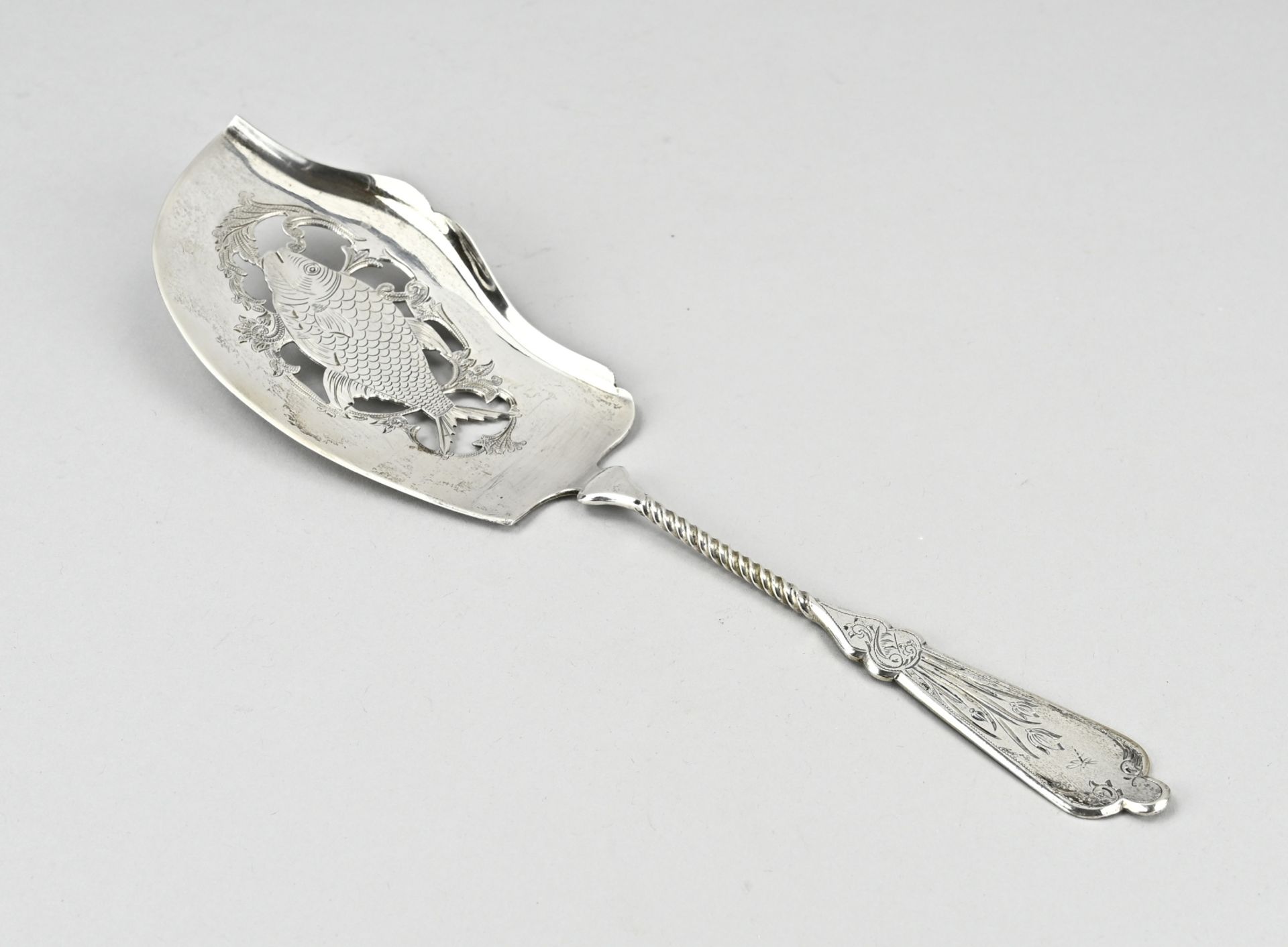 Silver fish scoop