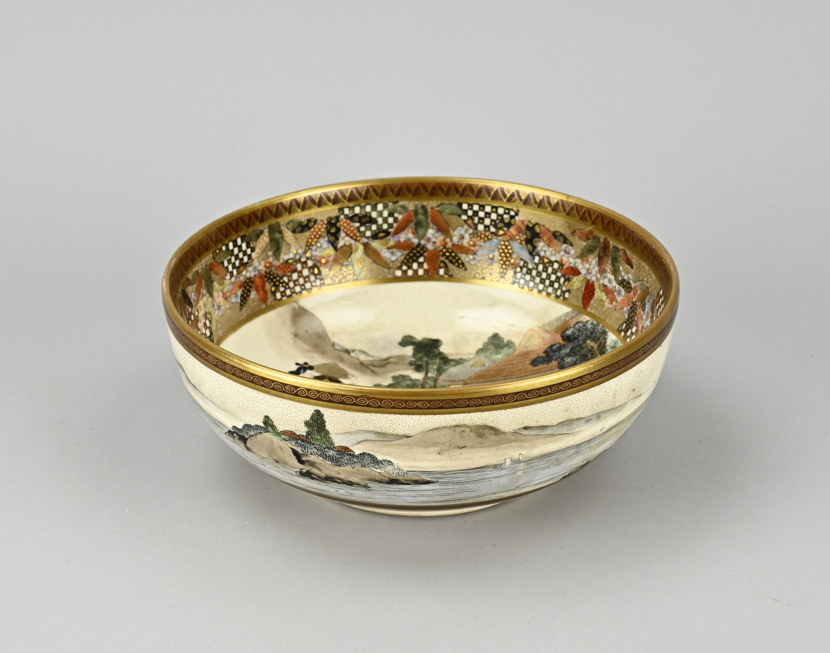 Japanese satsuma bowl Ã˜ 18.3 cm.