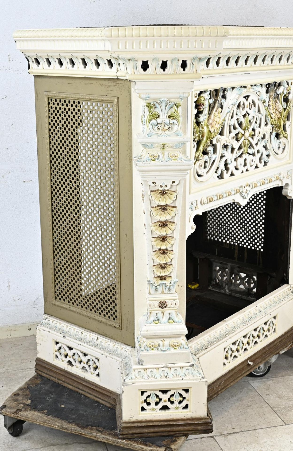 Majolica V&B fireplace surround - Image 4 of 4