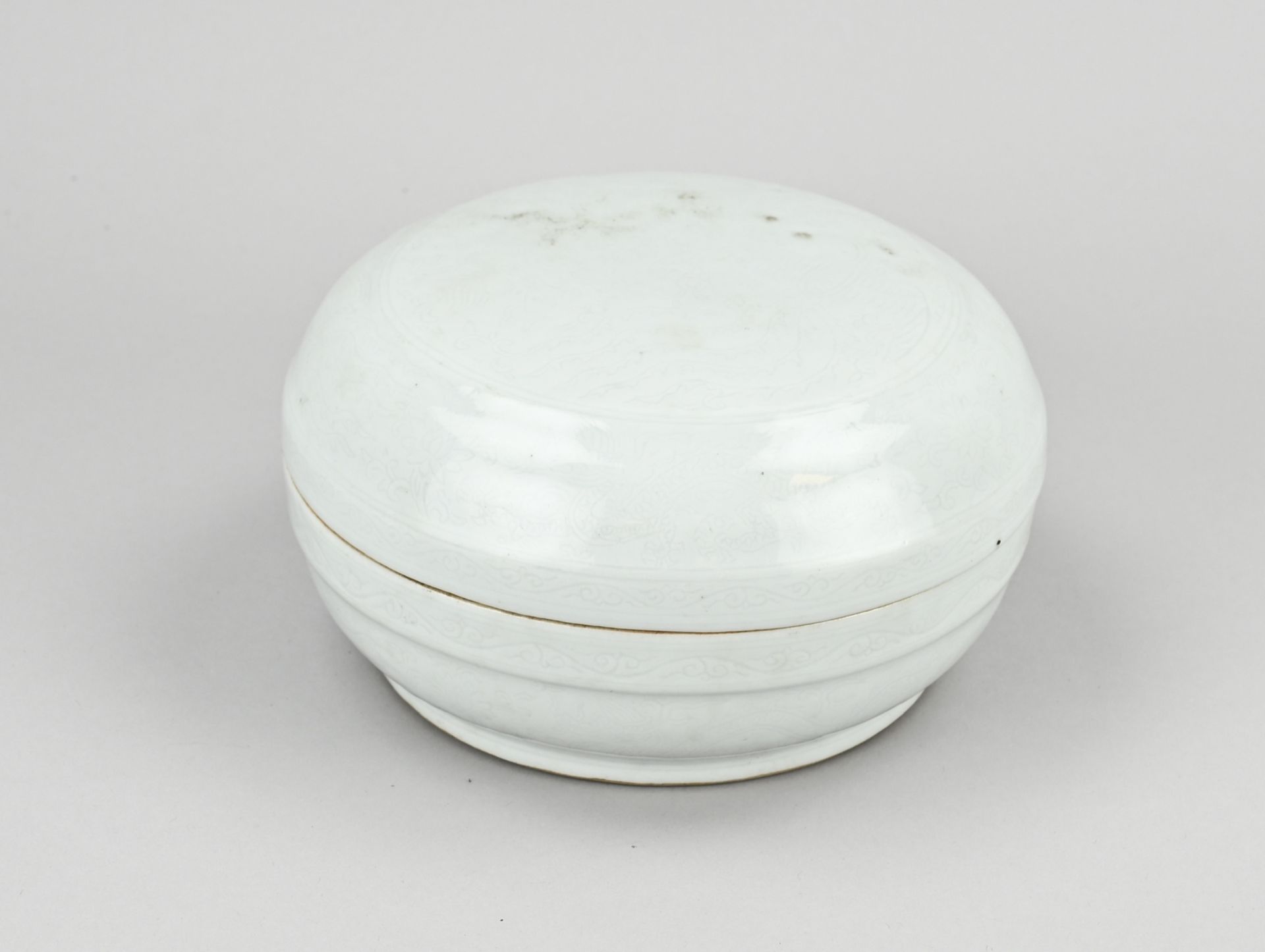 Chinese lidded bowl Ã˜ 18 cm.