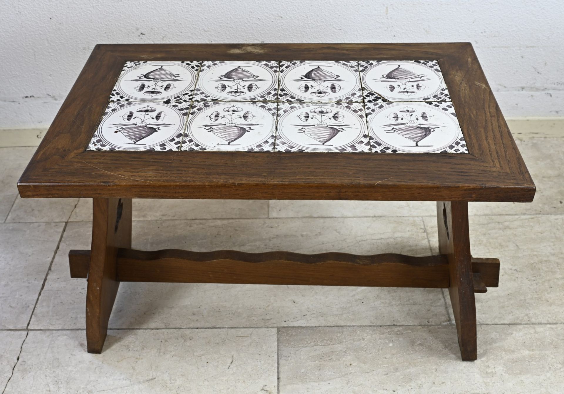 Table with 8 tiles