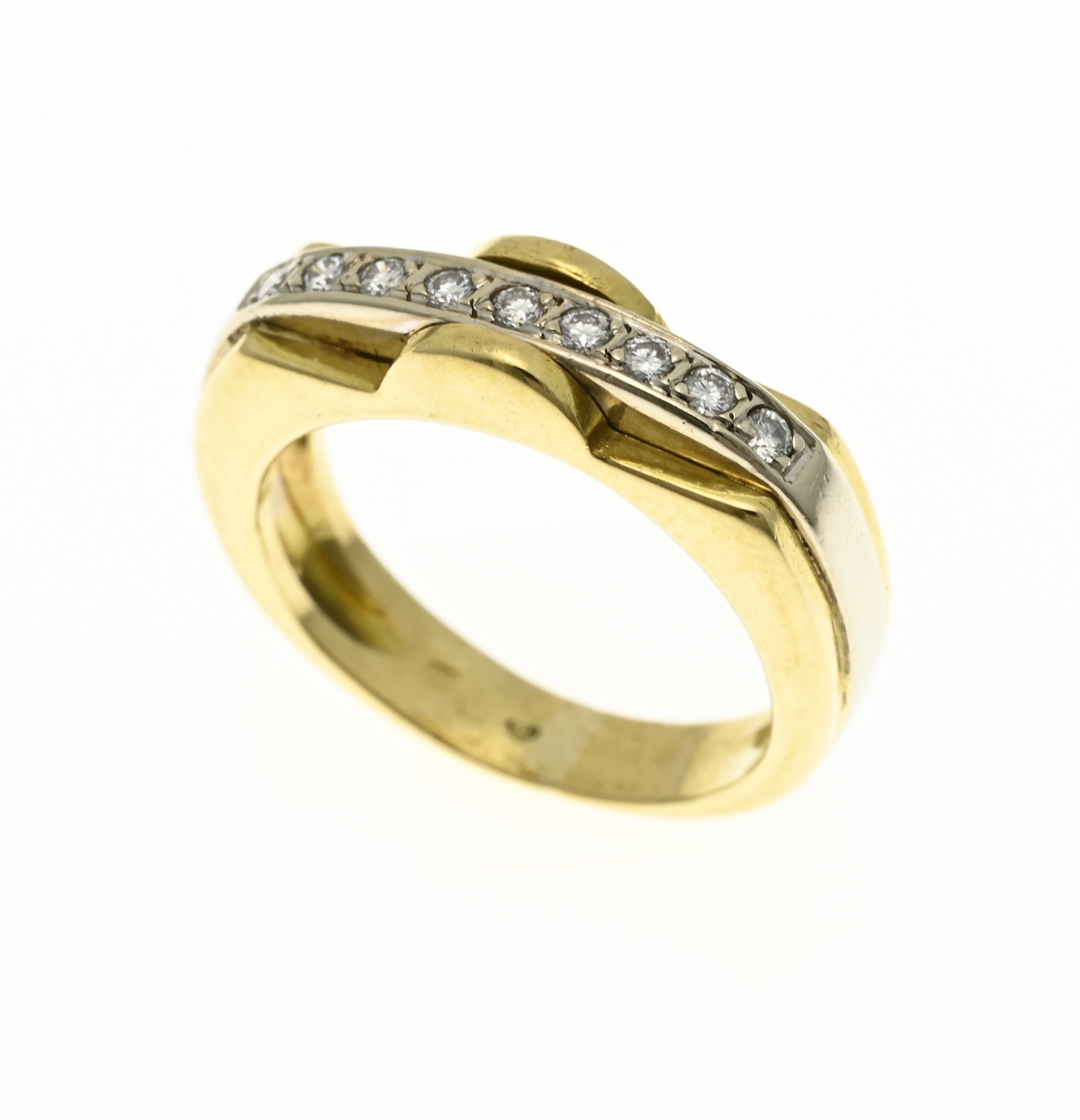 Gold ring with diamond