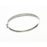 White gold bangle with diamond carree