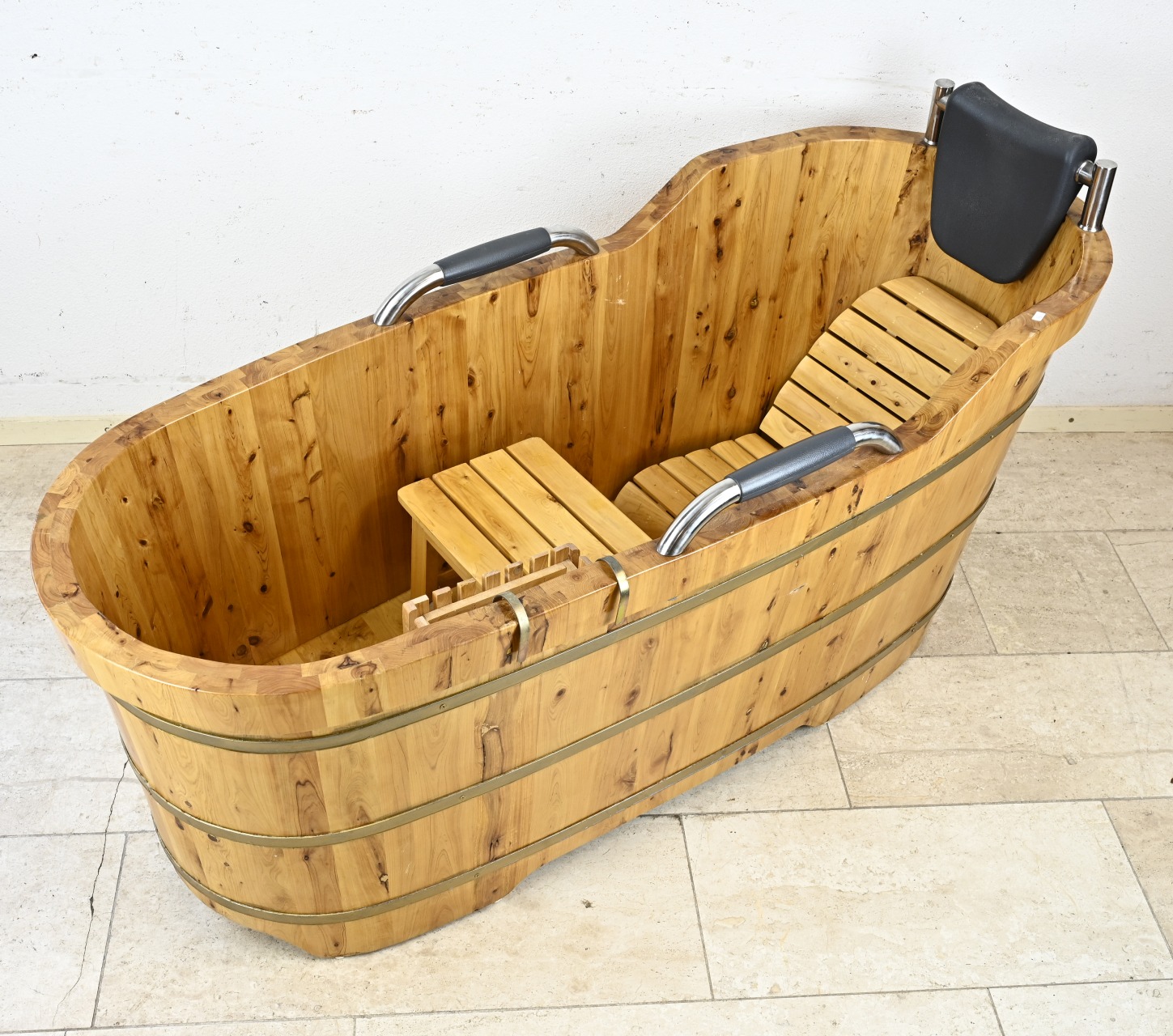Wooden spa bathtub - Image 2 of 3