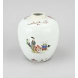 Chinese fam. rose vase, H 14 cm.