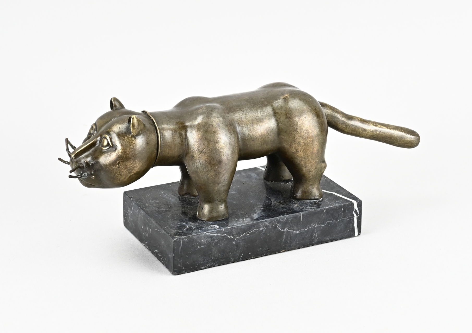 Bronze cat in Botero style