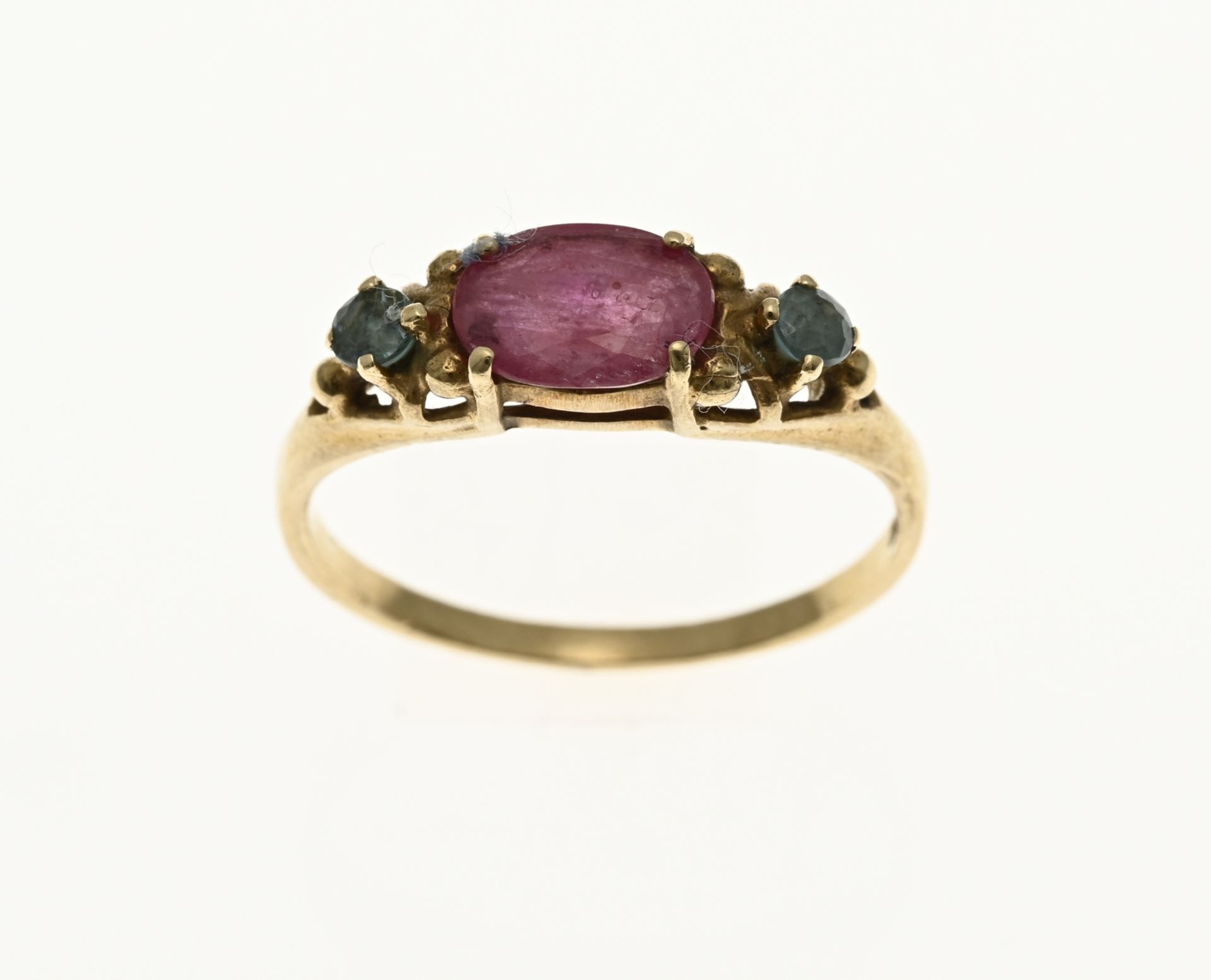 Gold ring with ruby