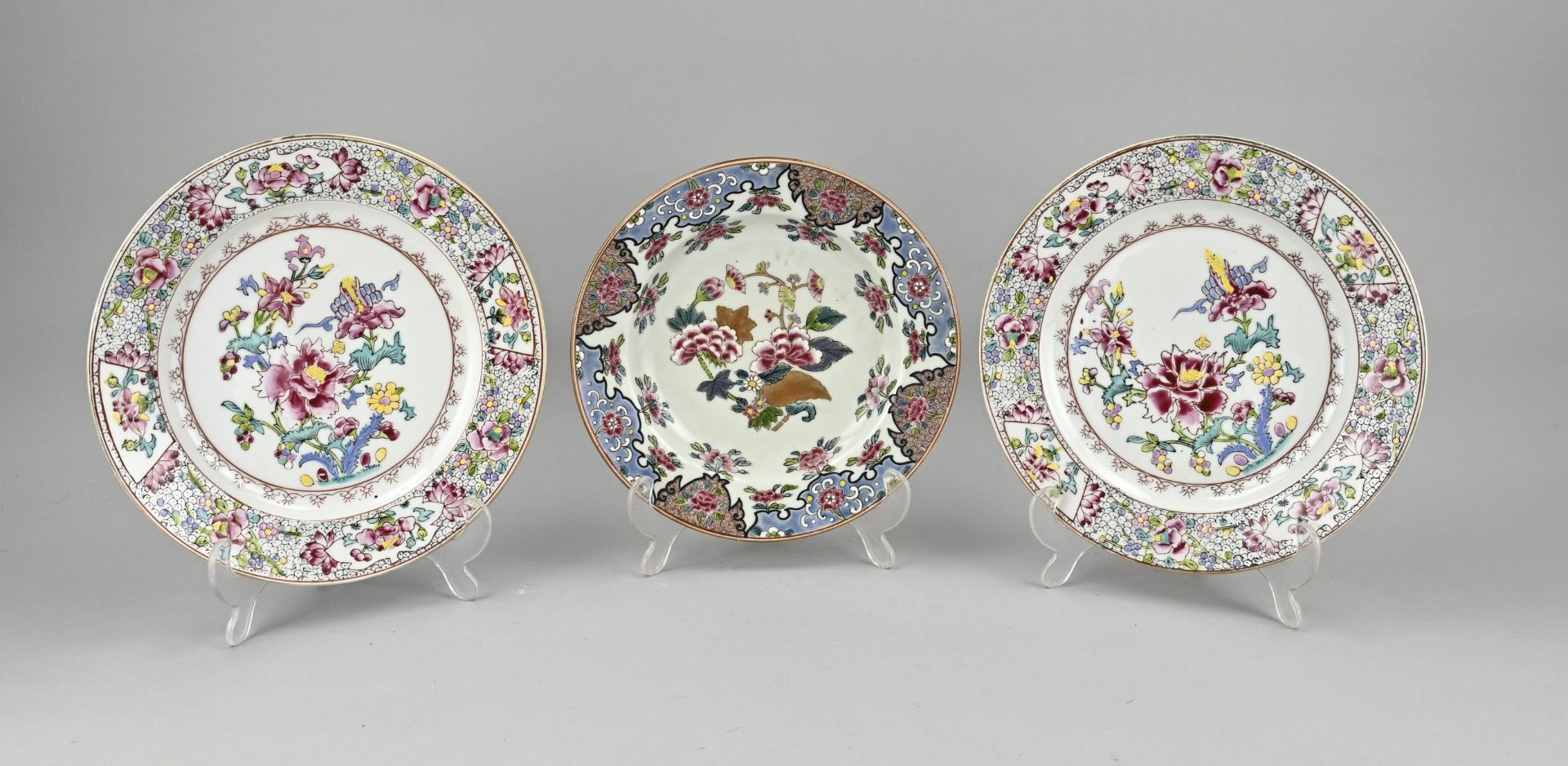 Three Chinese plates Ã˜ 23 - 24 cm.